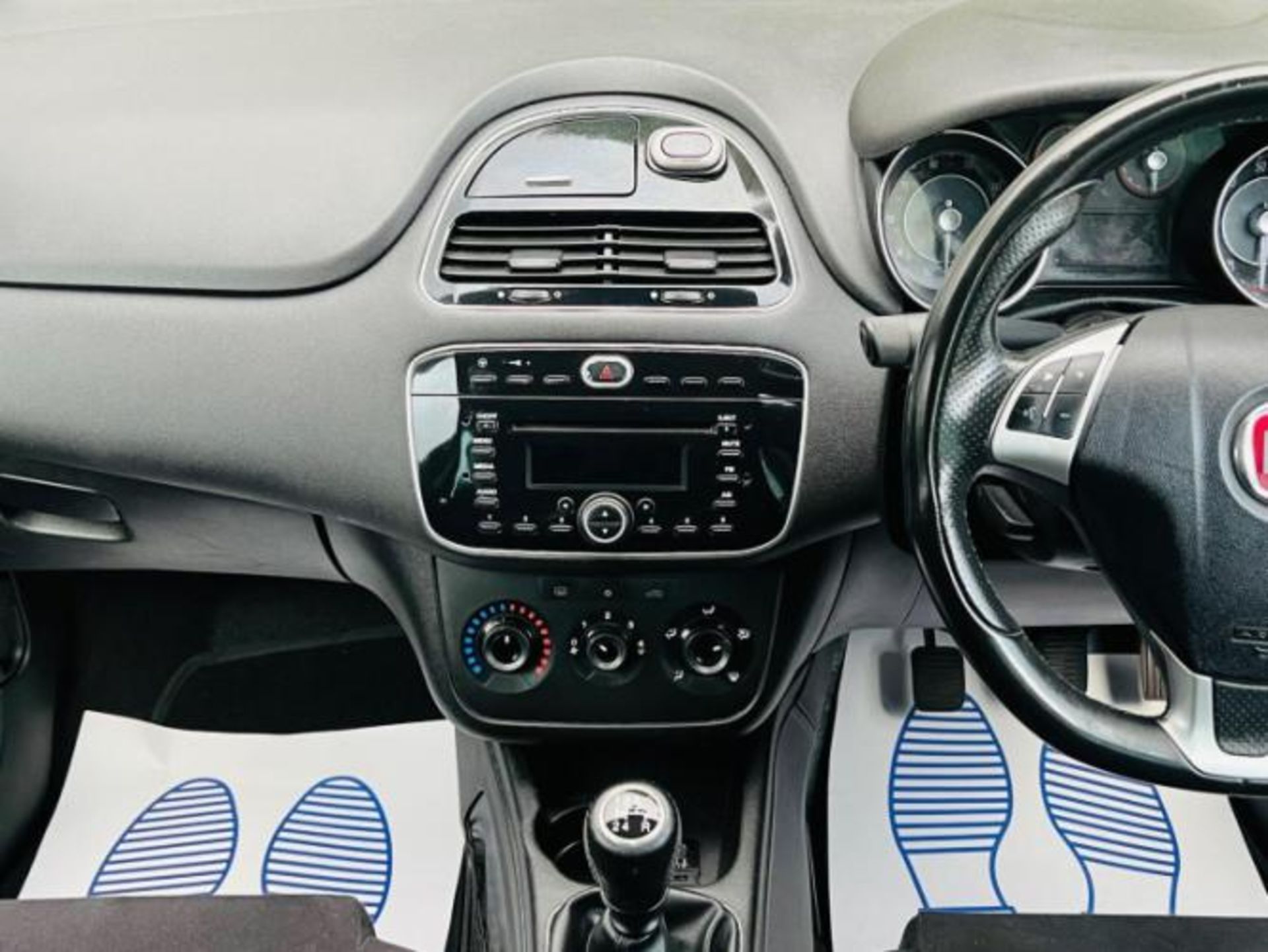 FIAT PUNTO 1.2 GBT 5DR >>--NO VAT ON HAMMER--<< - Image 27 of 32