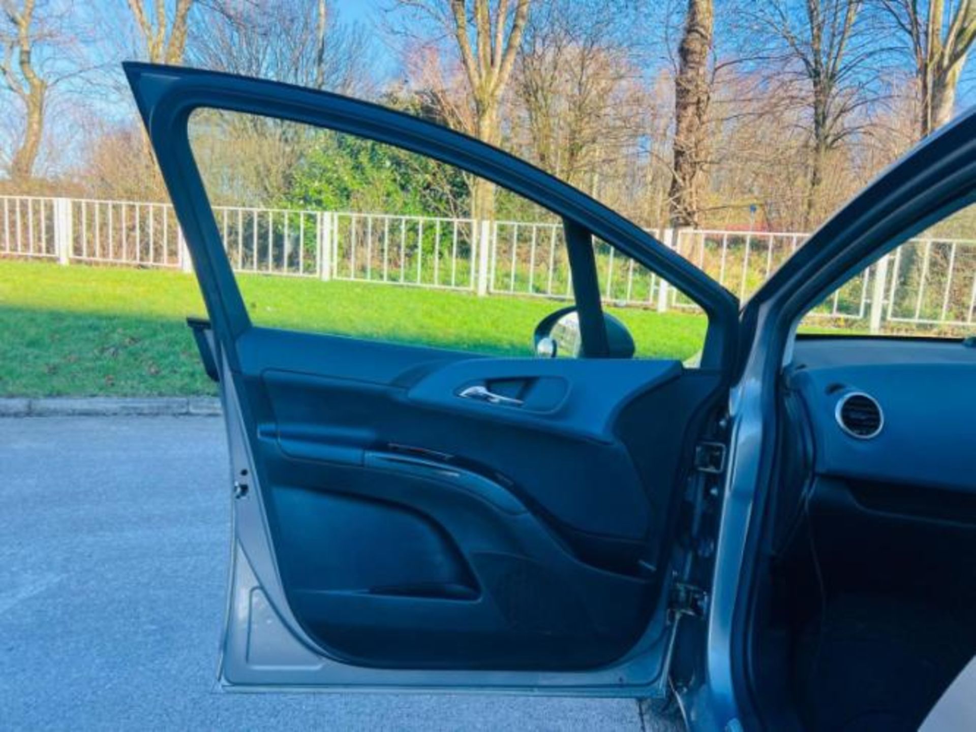 2012 VAUXHALL MERIVA 1.4 16V SE 5DR MPV >>--NO VAT ON HAMMER--<< - Image 26 of 32