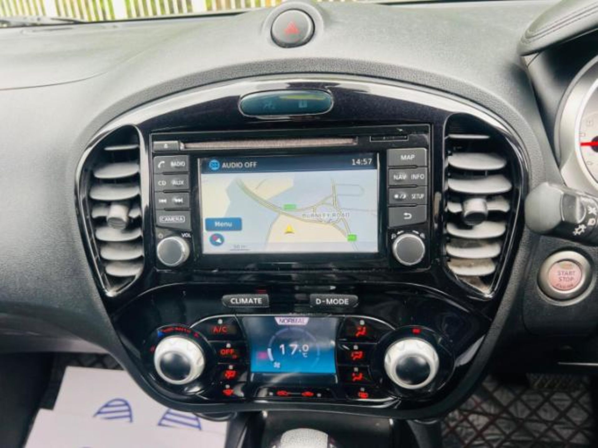 2016 NISSAN JUKE 1.6 TEKNA XTRON 5DR >>--NO VAT ON HAMMER--<< - Image 18 of 39