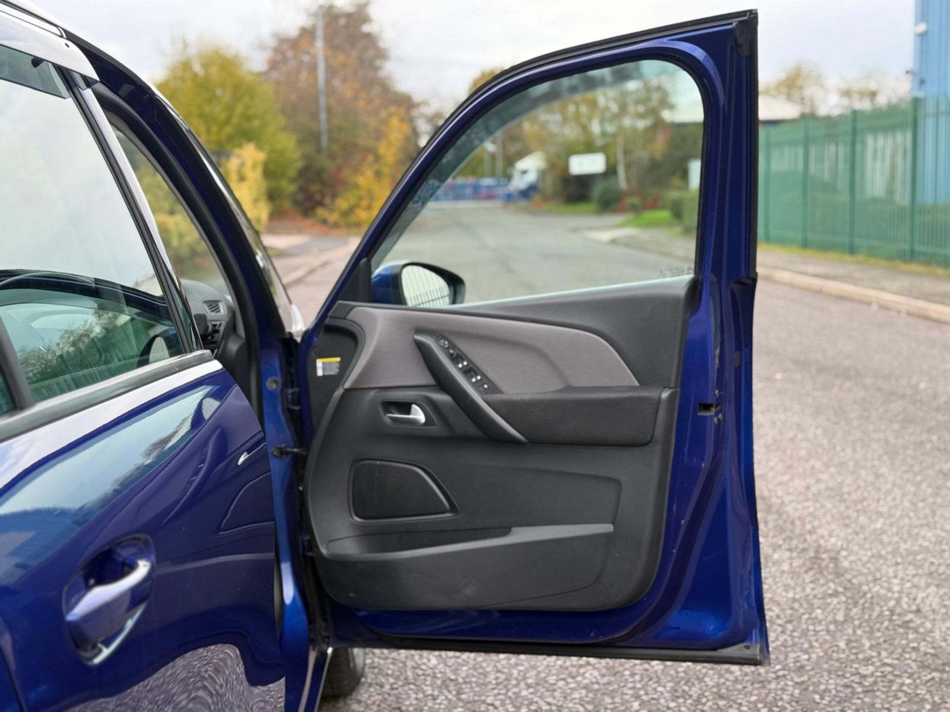 2014 CITROEN GRAND C4 PICASSO 1.6 E-HDI AIRDREAM EXCLUSIVE >>--NO VAT ON HAMMER--<< - Image 30 of 35