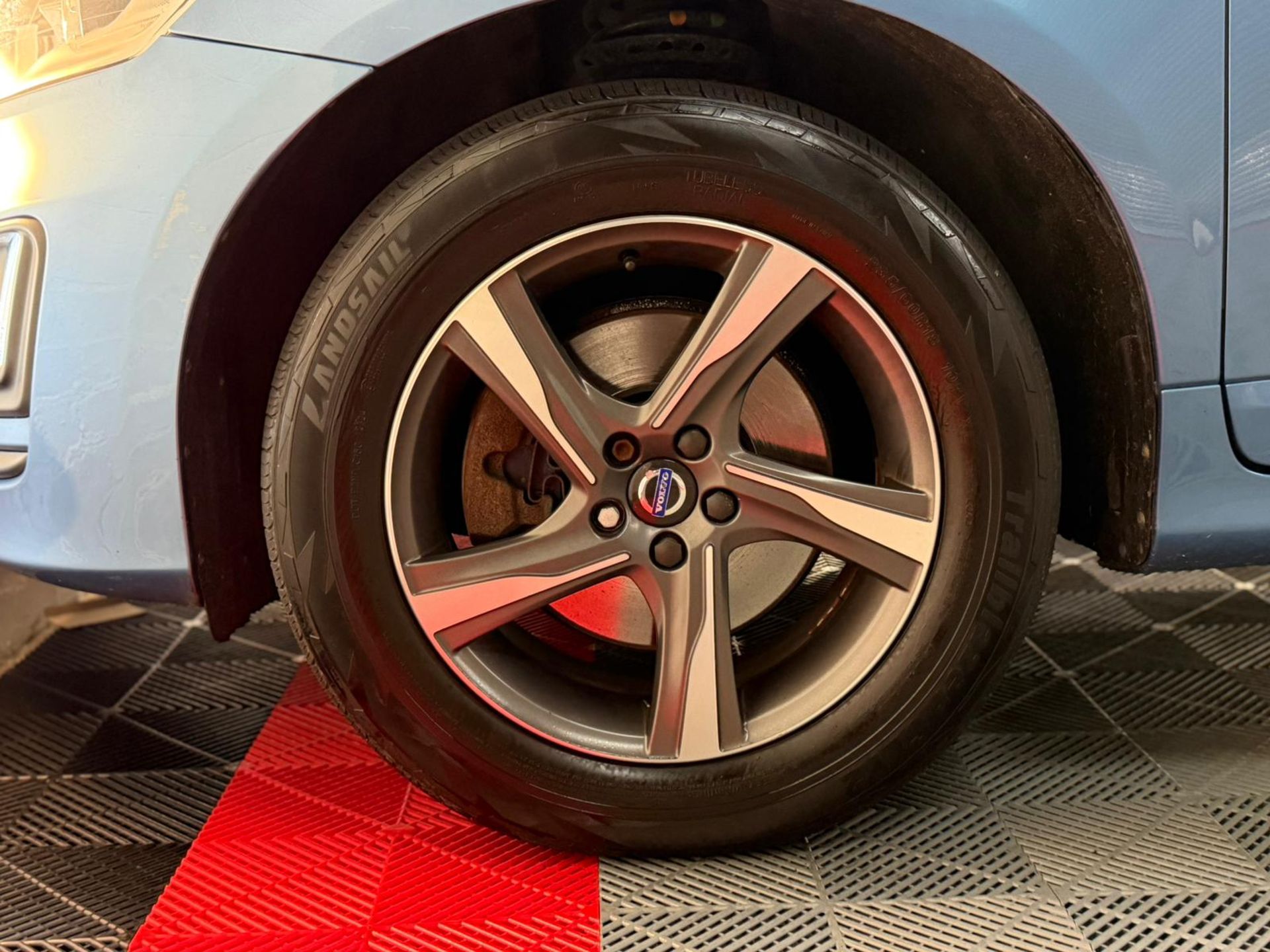 2015 VOLVO XC60 R-DESIGN D4 – BLUE >>--NO VAT ON HAMMER--<< - Image 44 of 46