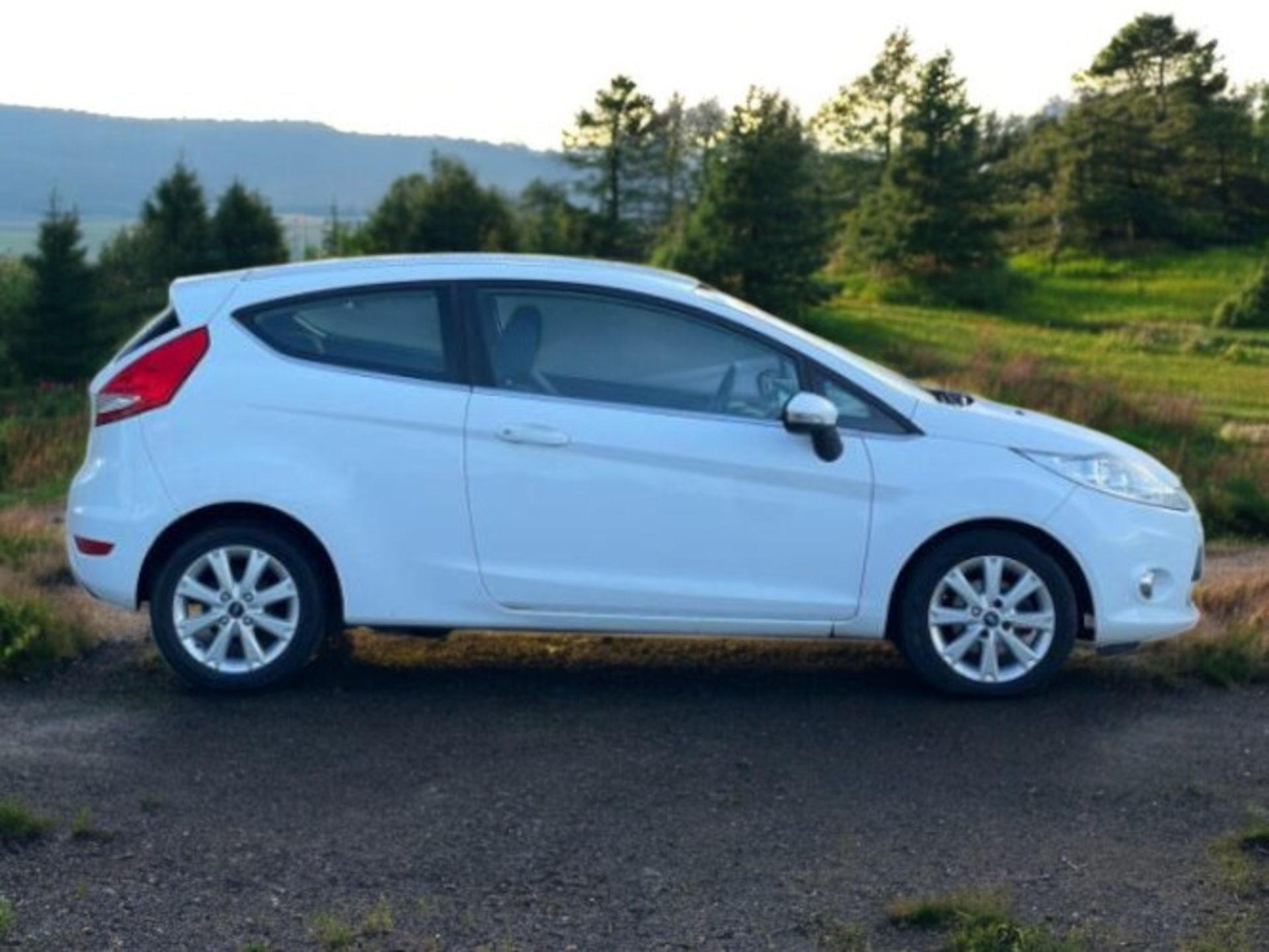 FORD FIESTA 1.25 ZETEC 3DR – 2010>>--NO VAT ON HAMMER--<< - Image 6 of 33