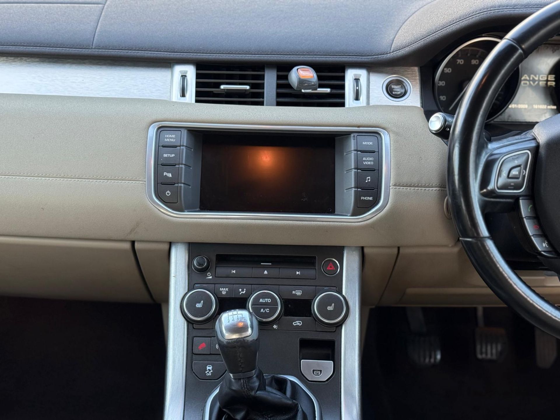 2012 LAND ROVER RANGE ROVER EVOQUE 2.2 TD4 PURE >>--NO VAT ON HAMMER--<< - Image 26 of 32