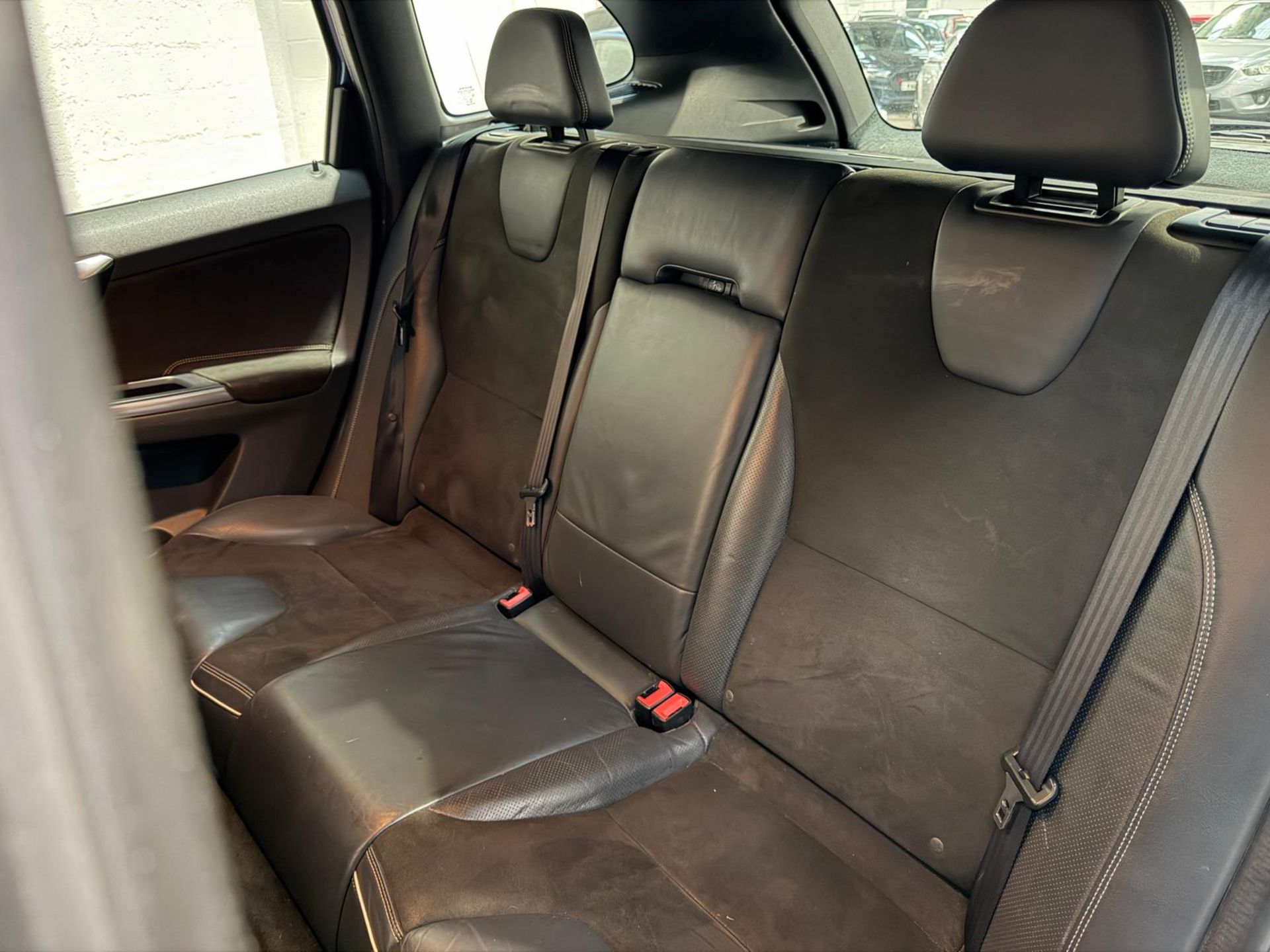 2015 VOLVO XC60 R-DESIGN D4 – BLUE >>--NO VAT ON HAMMER--<< - Image 40 of 46