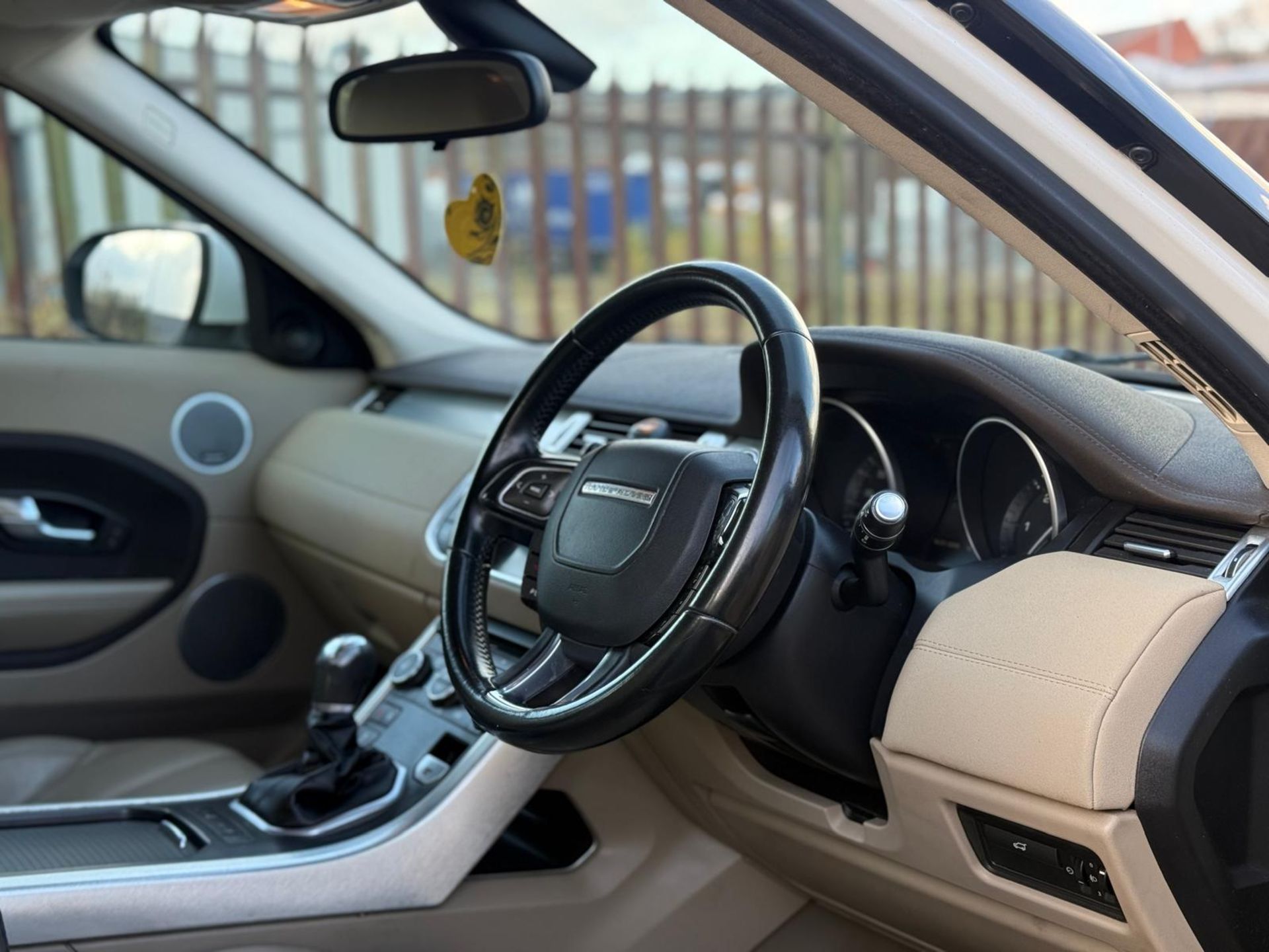 2012 LAND ROVER RANGE ROVER EVOQUE 2.2 TD4 PURE >>--NO VAT ON HAMMER--<< - Image 14 of 32