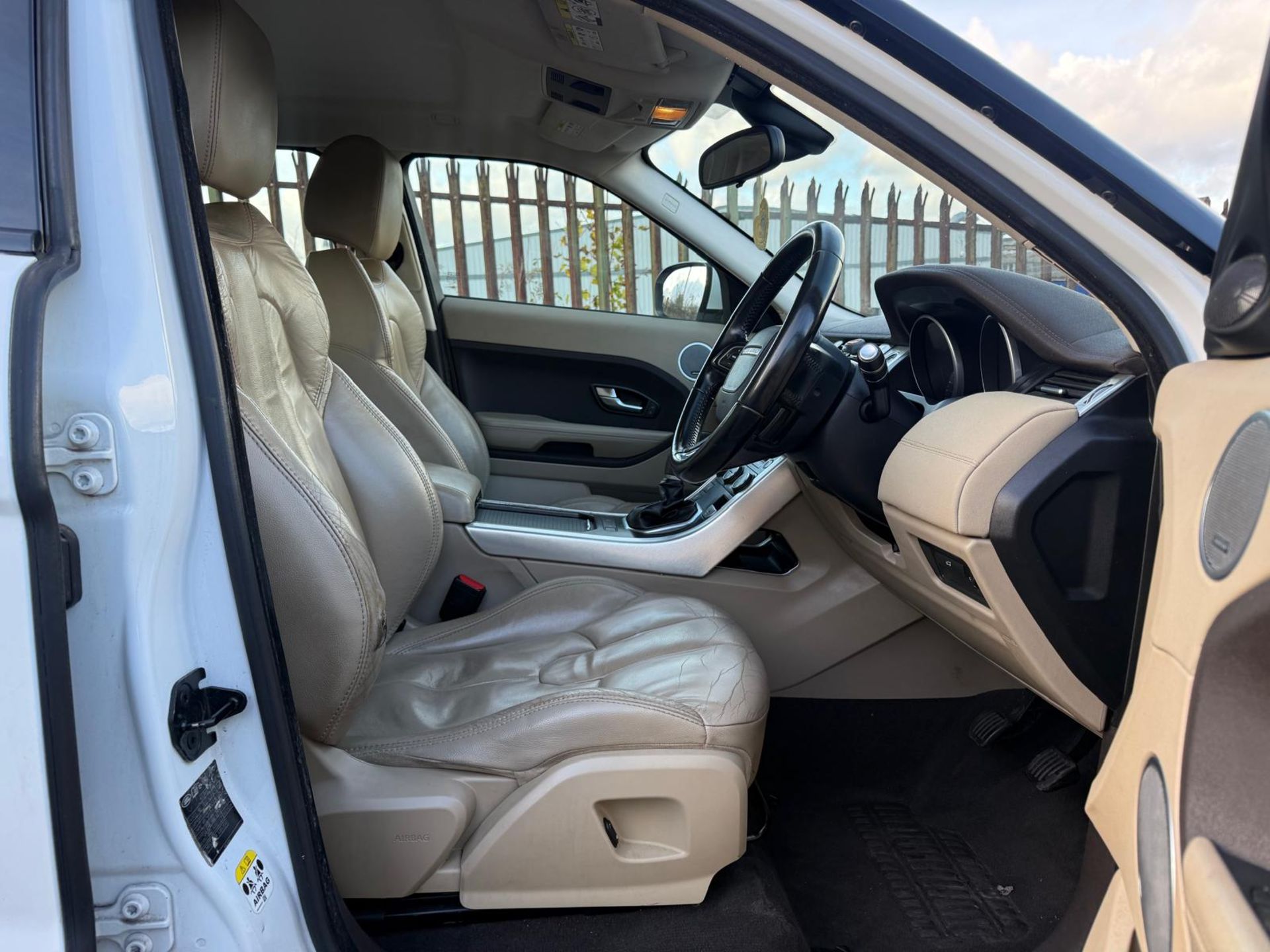 2012 LAND ROVER RANGE ROVER EVOQUE 2.2 TD4 PURE >>--NO VAT ON HAMMER--<< - Image 30 of 32