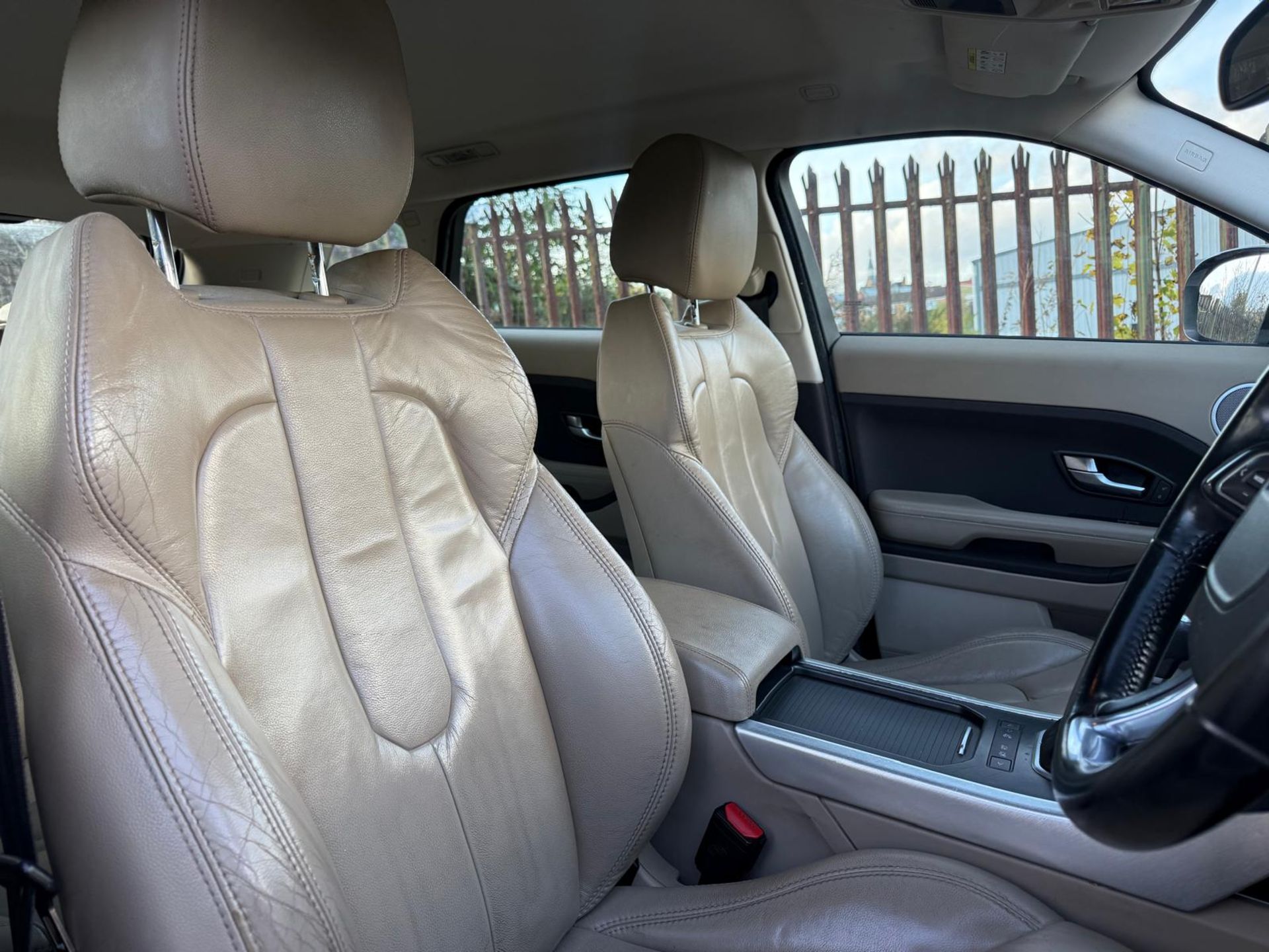 2012 LAND ROVER RANGE ROVER EVOQUE 2.2 TD4 PURE >>--NO VAT ON HAMMER--<< - Image 28 of 32