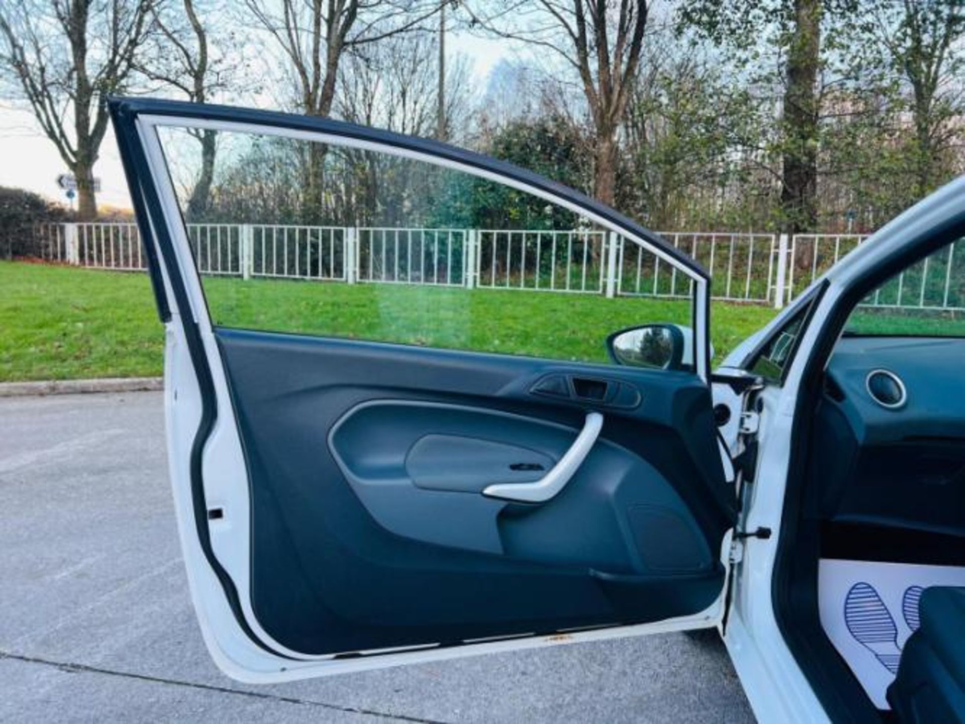 FORD FIESTA 1.25 ZETEC 3DR – 2010>>--NO VAT ON HAMMER--<< - Image 27 of 33