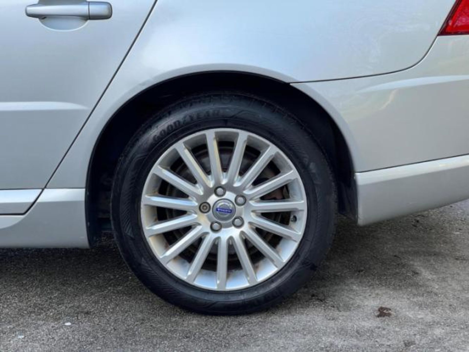 VOLVO S80 2.4 D5 SE LUX GEARTRONIC 4DR – 2008>>--NO VAT ON HAMMER--<< - Image 15 of 37