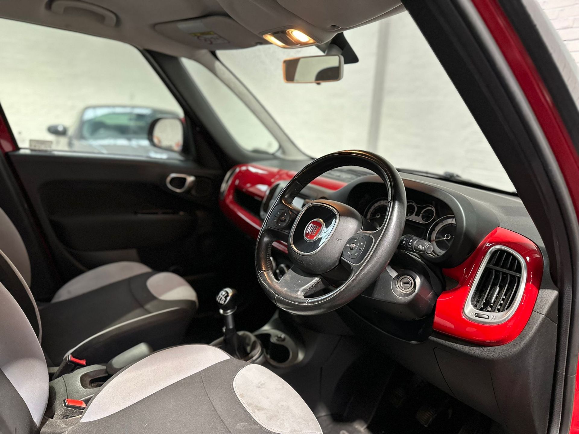 2017 FIAT 500L POP STAR – 1.4 PETROL – ULEZ COMPLIANT – GREAT SPEC >>--NO VAT ON HAMMER--<< - Image 20 of 36