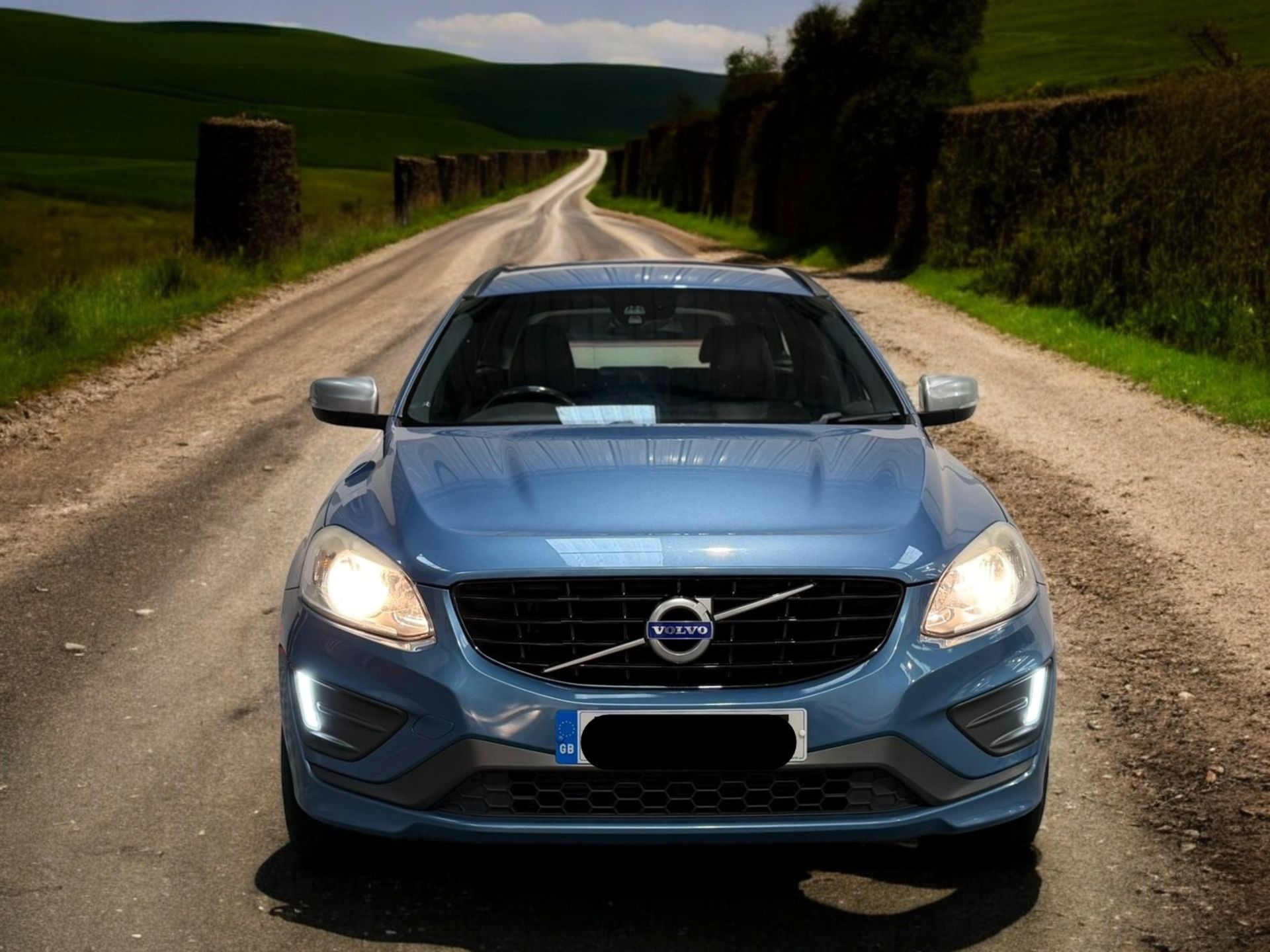 2015 VOLVO XC60 R-DESIGN D4 – BLUE >>--NO VAT ON HAMMER--<< - Image 15 of 46