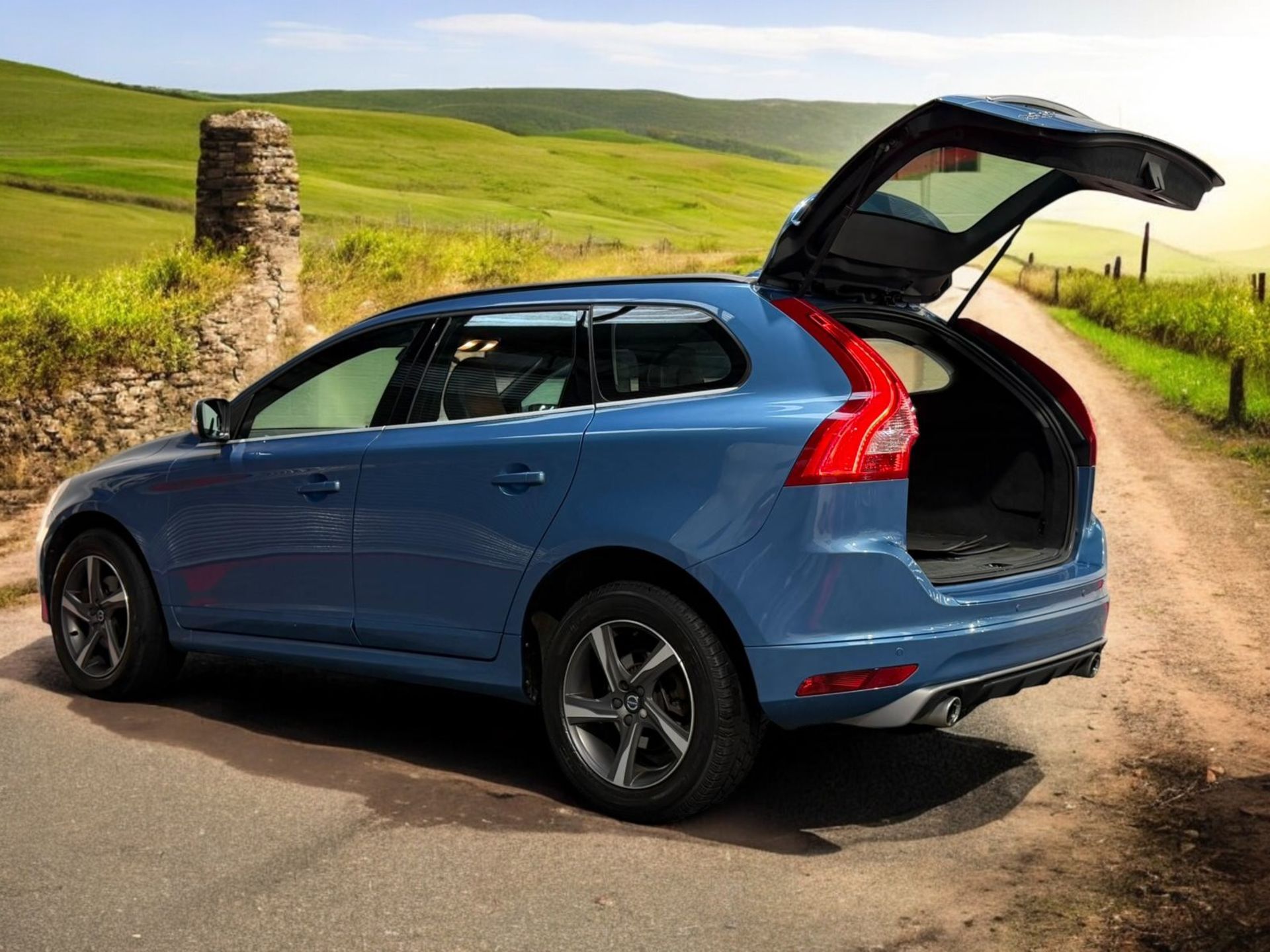 2015 VOLVO XC60 R-DESIGN D4 – BLUE >>--NO VAT ON HAMMER--<< - Image 8 of 46