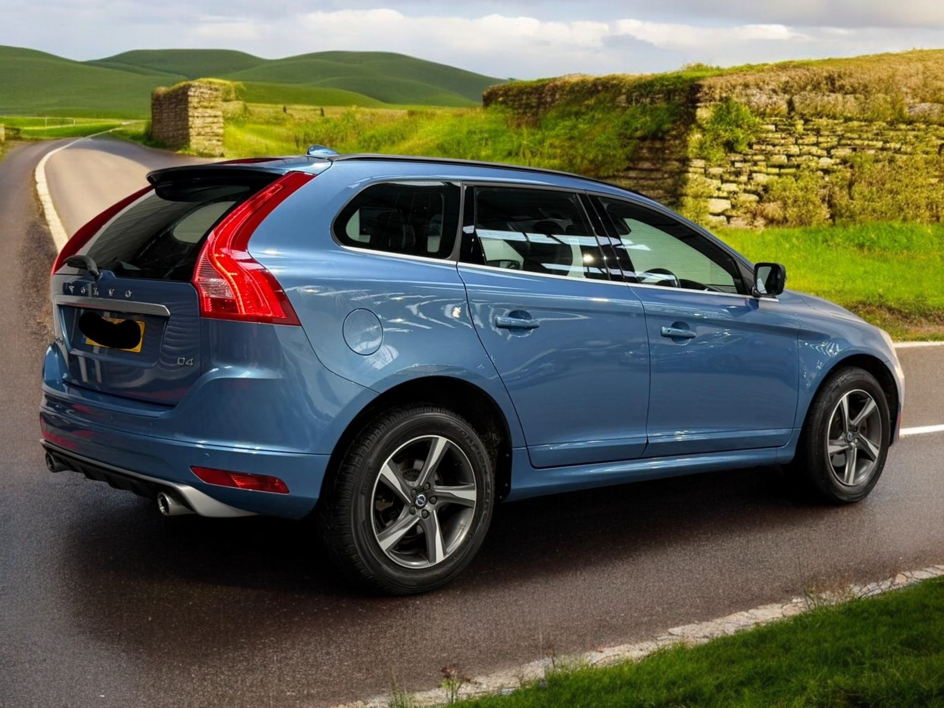 2015 VOLVO XC60 R-DESIGN D4 – BLUE >>--NO VAT ON HAMMER--<< - Image 6 of 46