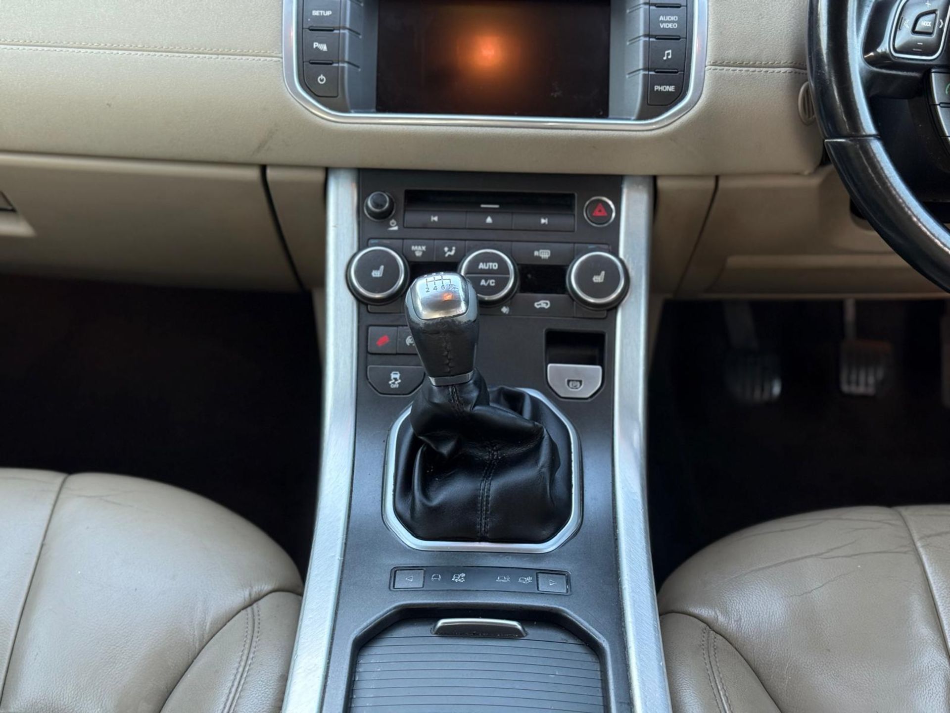 2012 LAND ROVER RANGE ROVER EVOQUE 2.2 TD4 PURE >>--NO VAT ON HAMMER--<< - Image 18 of 32