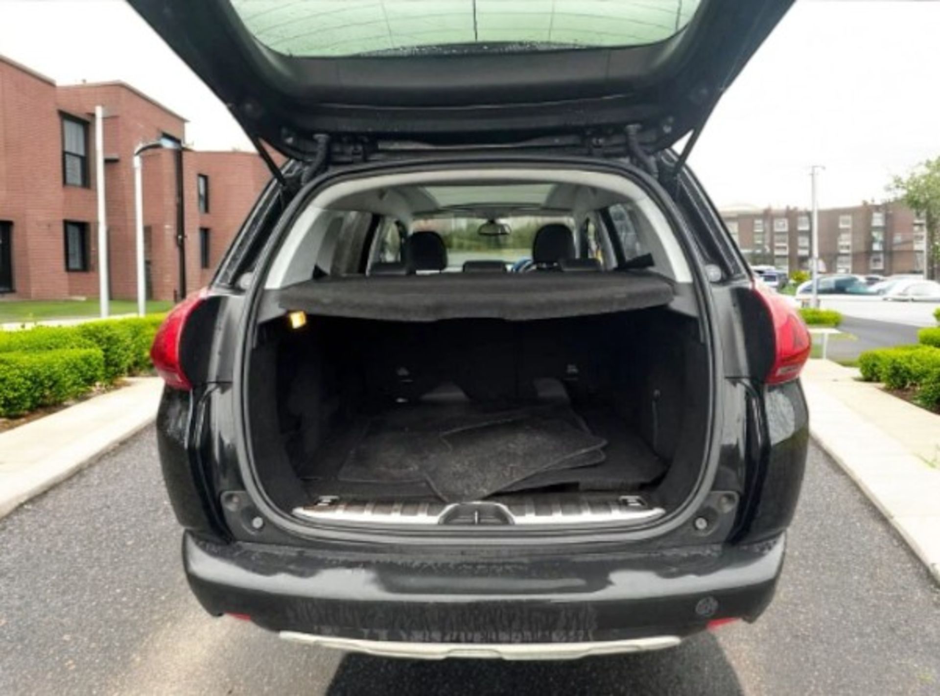 **(ONLY 90K MILEAGE)** 2016 PEUGEOT 2008 1.2 PURETECH ALLURE SUV >>--NO VAT ON HAMMER--<< - Image 3 of 21