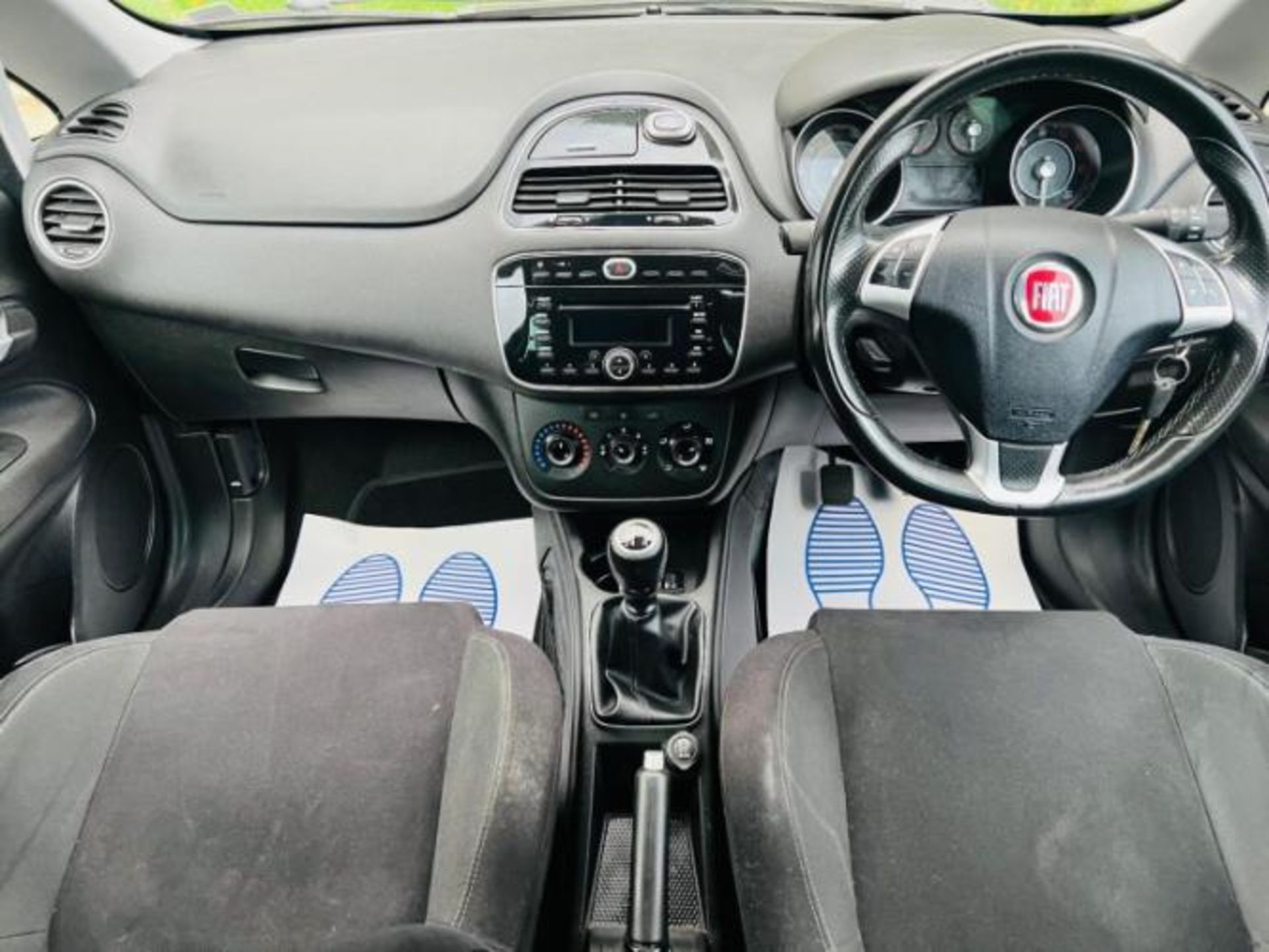 FIAT PUNTO 1.2 GBT 5DR >>--NO VAT ON HAMMER--<< - Image 15 of 32