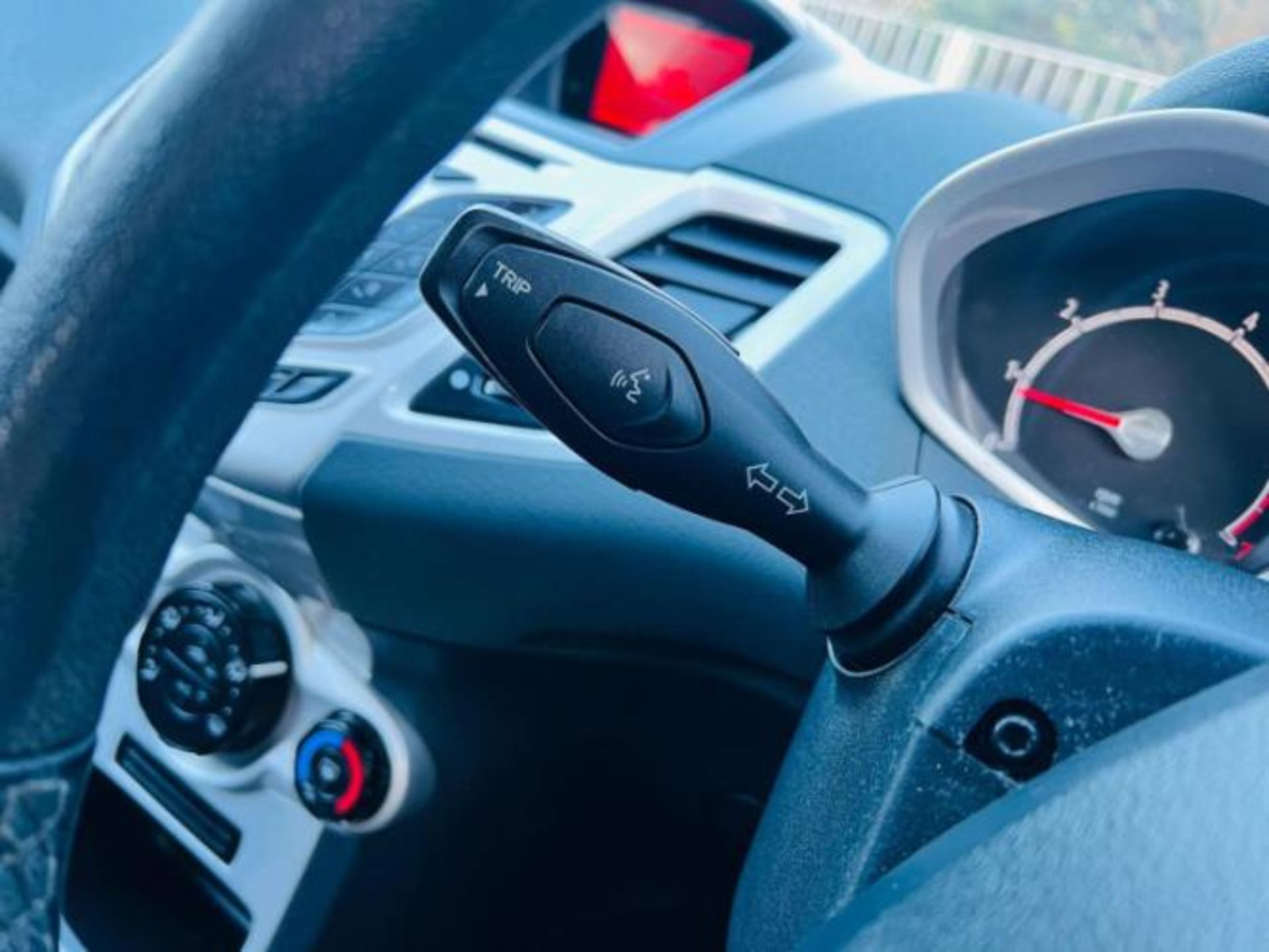 FORD FIESTA 1.25 ZETEC 3DR – 2010>>--NO VAT ON HAMMER--<< - Image 13 of 33