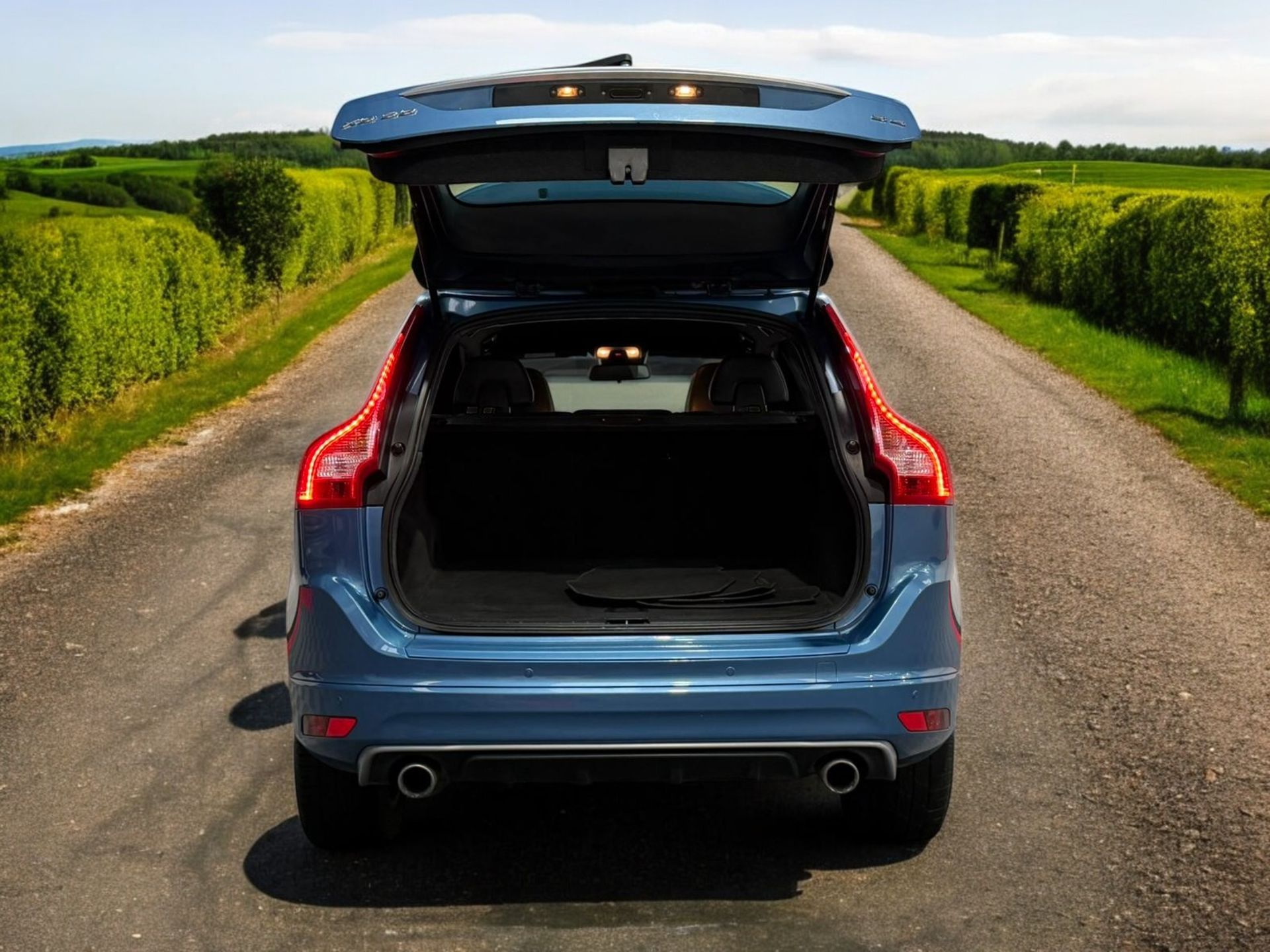 2015 VOLVO XC60 R-DESIGN D4 – BLUE >>--NO VAT ON HAMMER--<< - Image 20 of 46