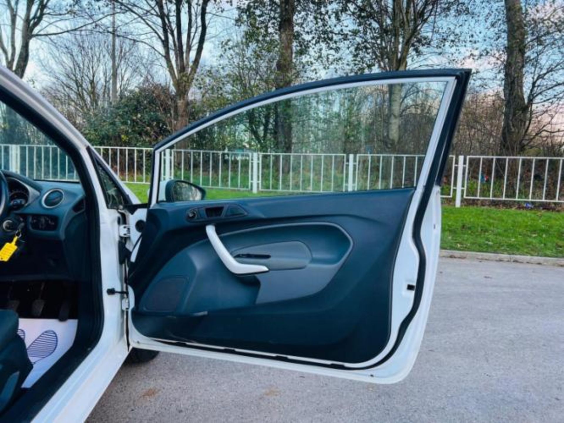 FORD FIESTA 1.25 ZETEC 3DR – 2010>>--NO VAT ON HAMMER--<< - Image 16 of 33