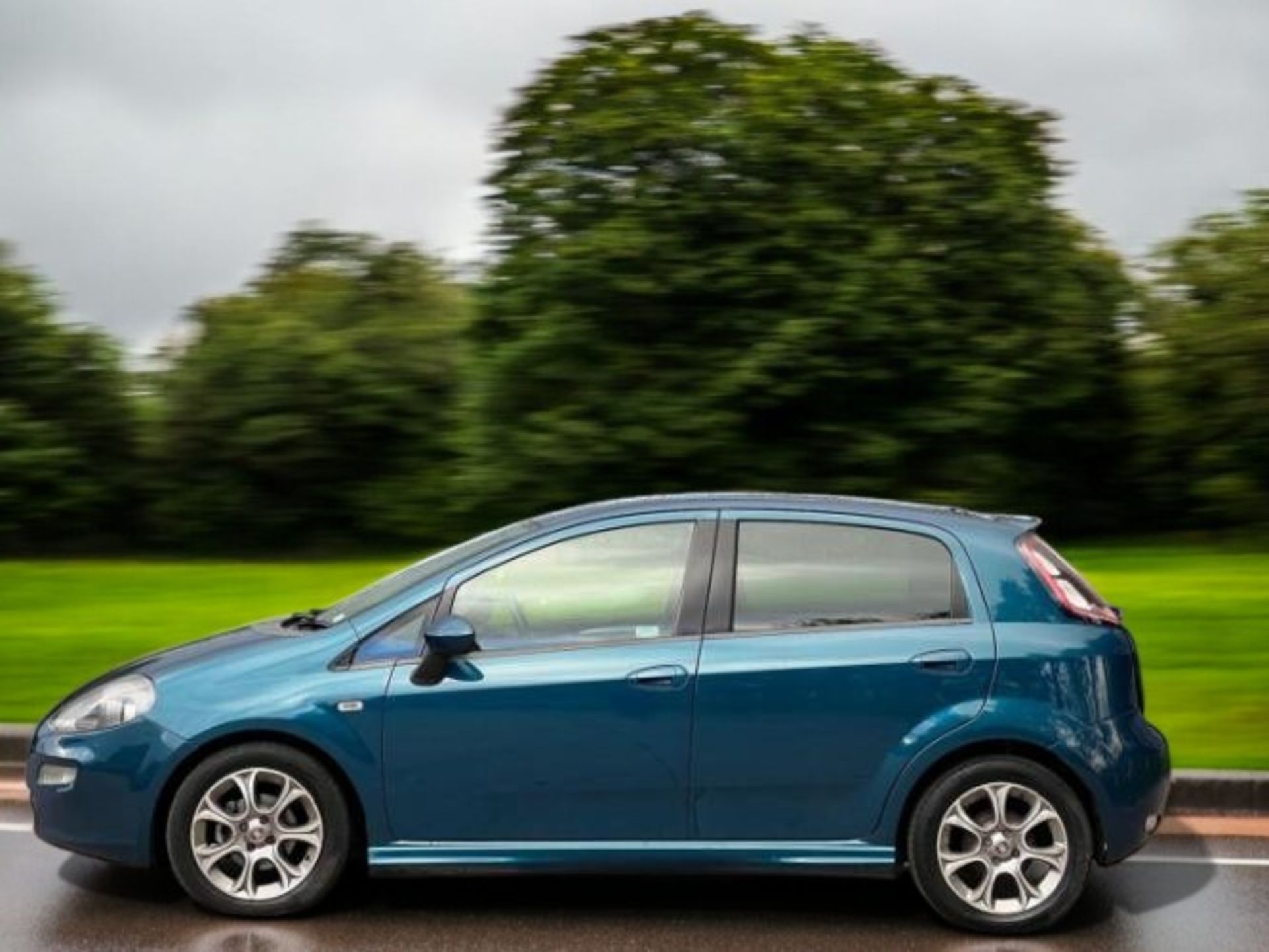 FIAT PUNTO 1.2 GBT 5DR >>--NO VAT ON HAMMER--<< - Image 7 of 32
