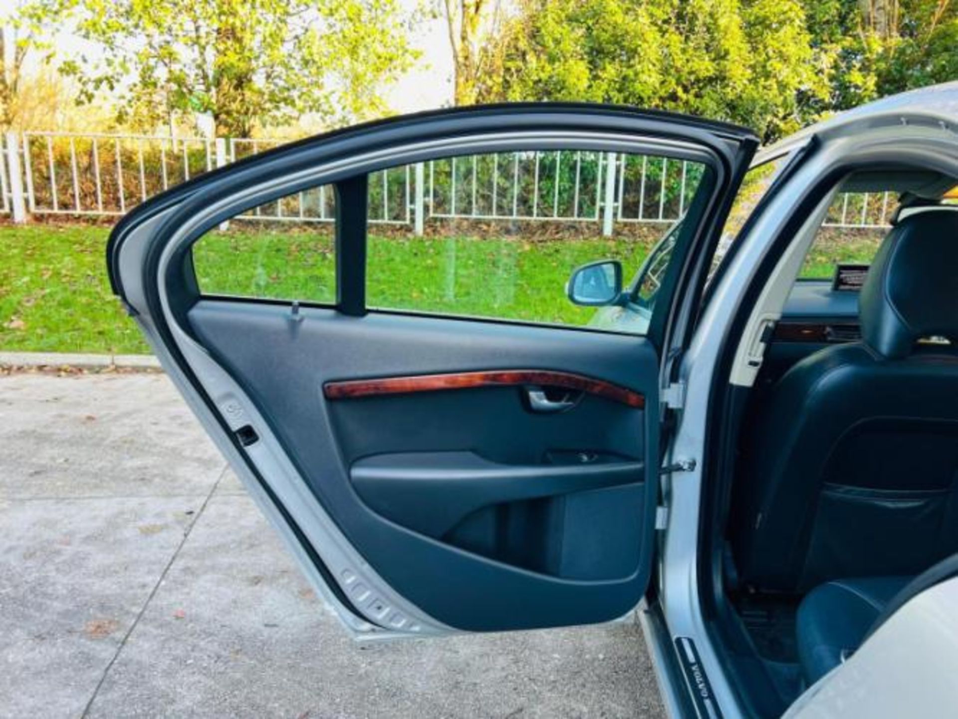 VOLVO S80 2.4 D5 SE LUX GEARTRONIC 4DR – 2008>>--NO VAT ON HAMMER--<< - Image 32 of 37