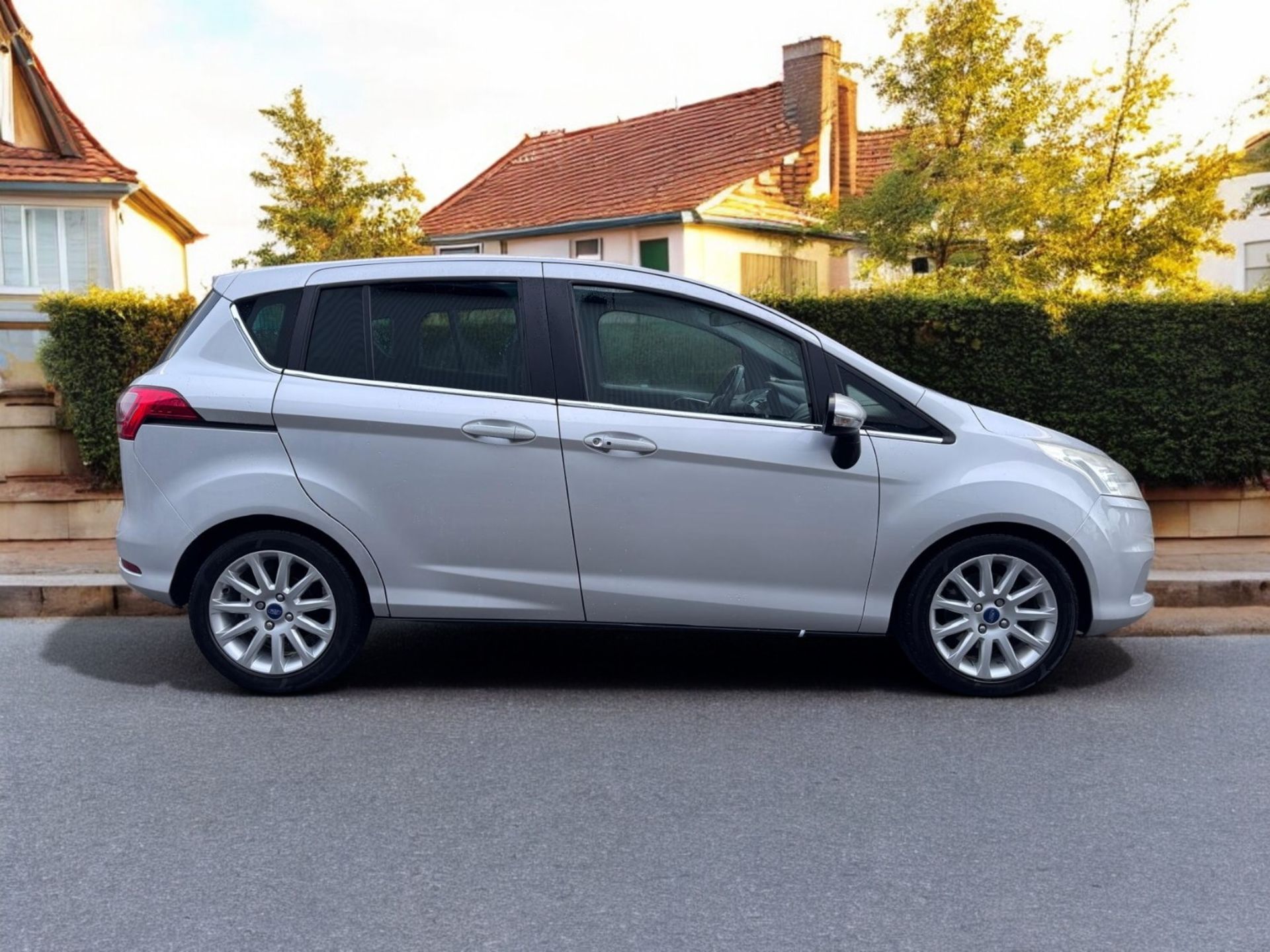 FORD B-MAX TITANIUM TURBO 1.0 ECOBOOST 2014 >>--NO VAT ON HAMMER--<< - Image 4 of 18