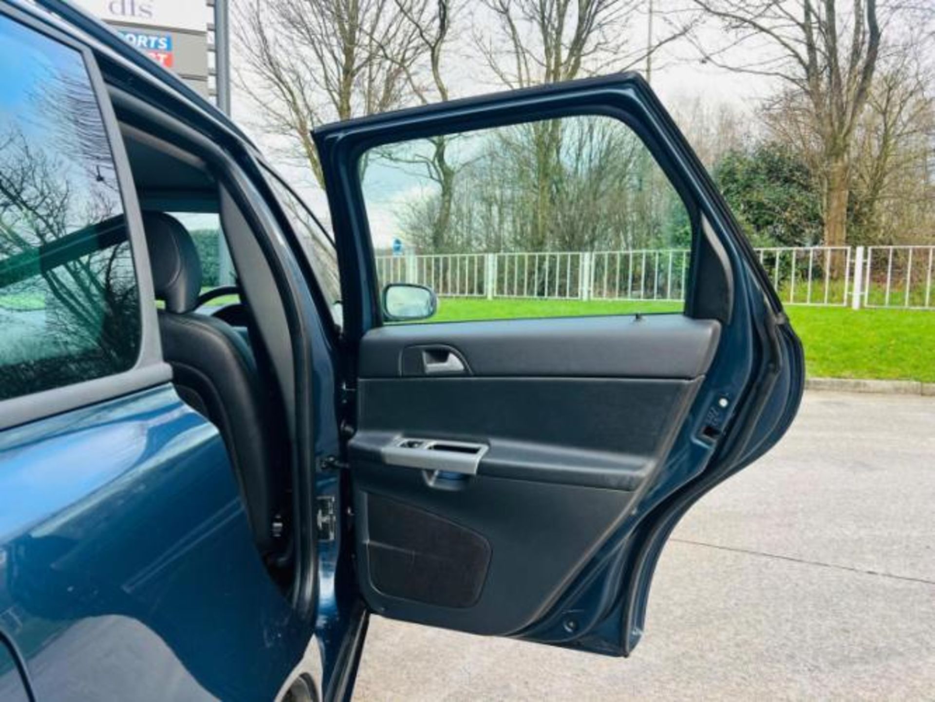 2008 VOLVO V50 2.0D SE 5DR DIESEL MANUAL ESTATE BLUE >>--NO VAT ON HAMMER--<< - Image 22 of 25