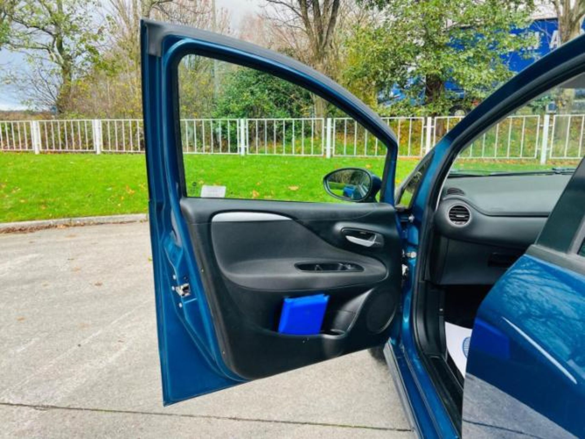 FIAT PUNTO 1.2 GBT 5DR >>--NO VAT ON HAMMER--<< - Image 30 of 32