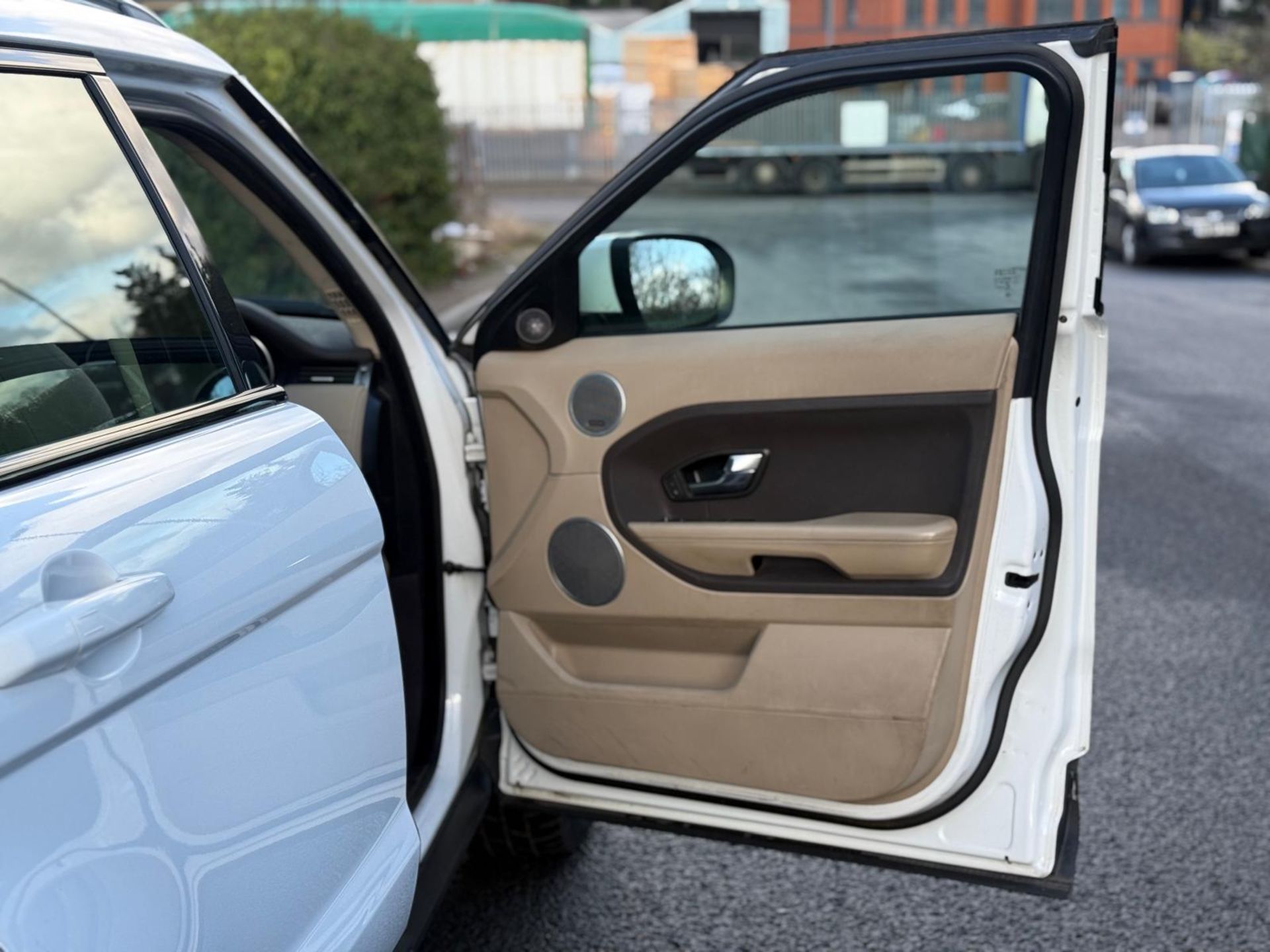 2012 LAND ROVER RANGE ROVER EVOQUE 2.2 TD4 PURE >>--NO VAT ON HAMMER--<< - Image 19 of 32