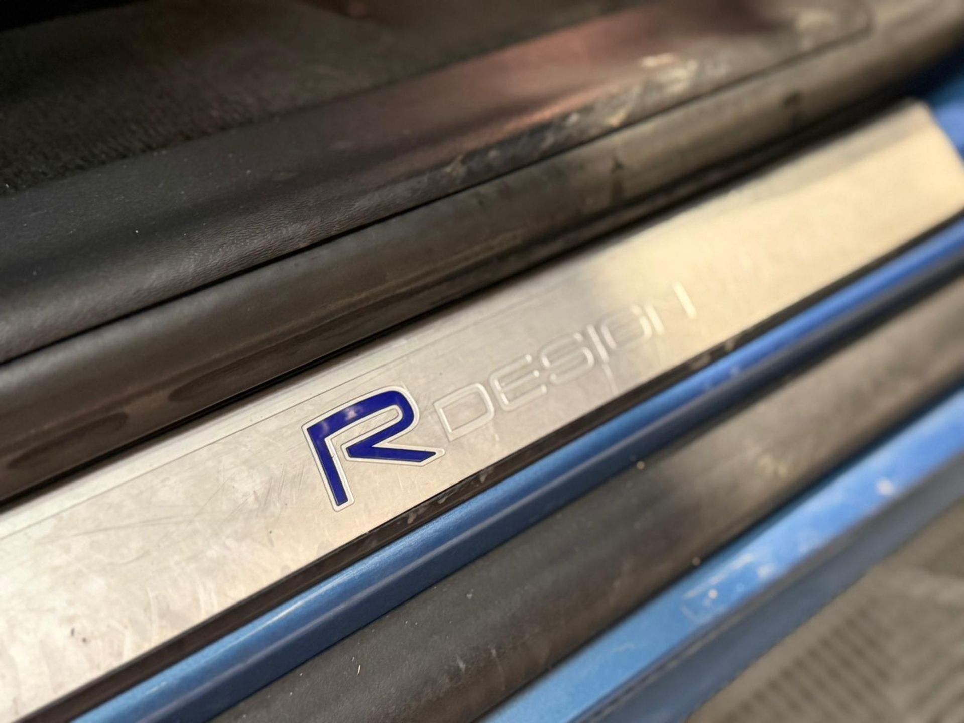 2015 VOLVO XC60 R-DESIGN D4 – BLUE >>--NO VAT ON HAMMER--<< - Image 26 of 46