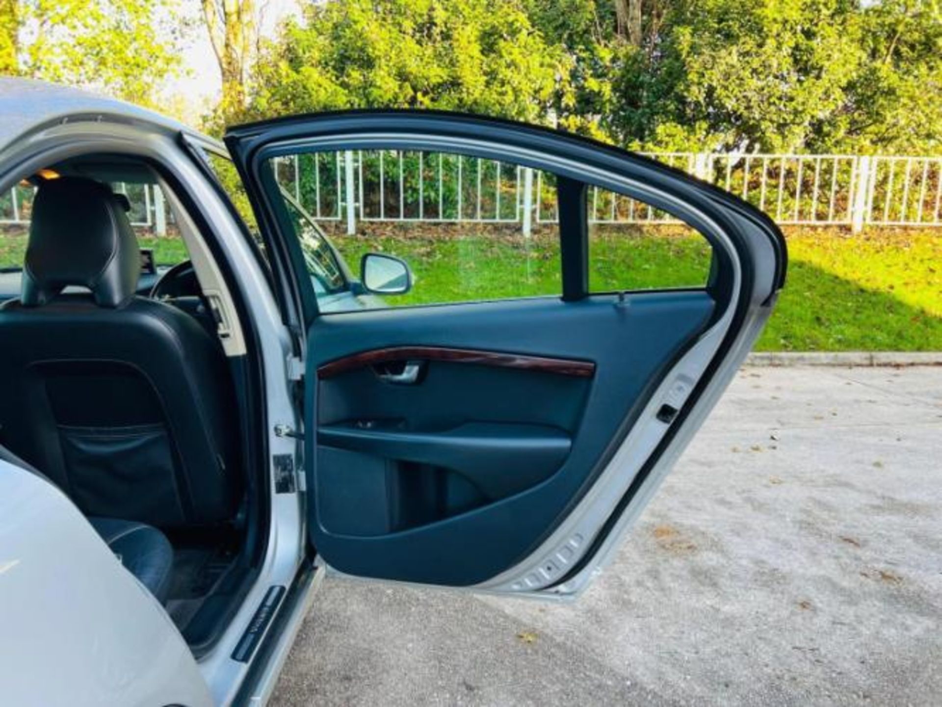 VOLVO S80 2.4 D5 SE LUX GEARTRONIC 4DR – 2008>>--NO VAT ON HAMMER--<< - Image 26 of 37