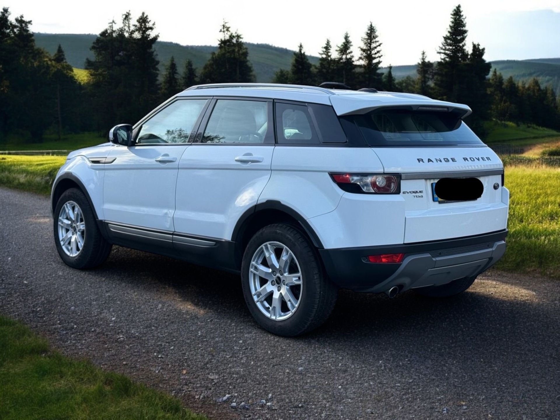 2012 LAND ROVER RANGE ROVER EVOQUE 2.2 TD4 PURE >>--NO VAT ON HAMMER--<< - Image 7 of 32