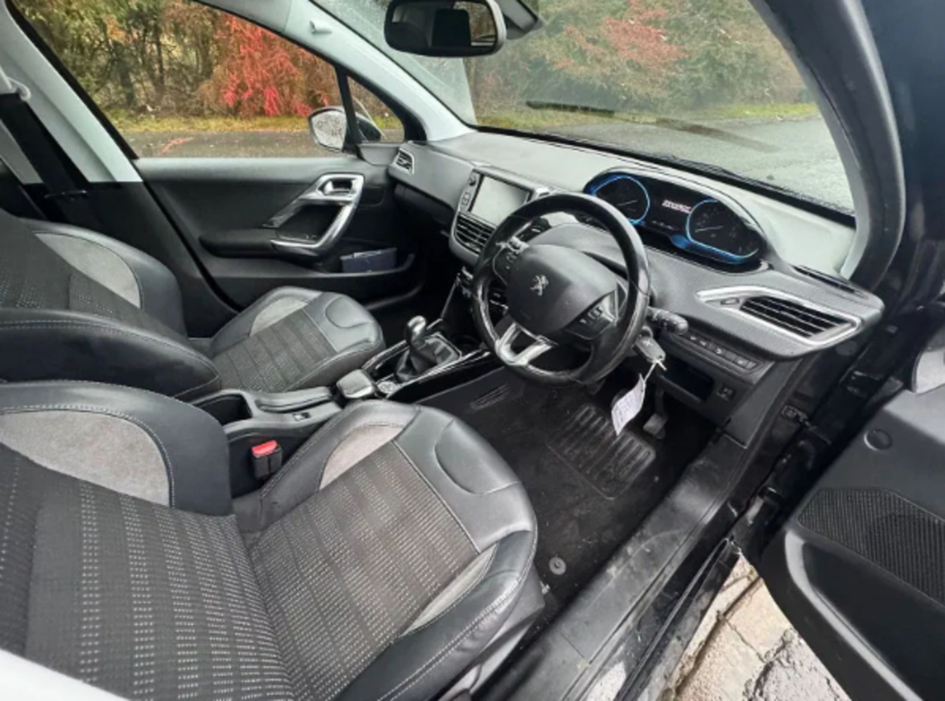 **(ONLY 90K MILEAGE)** 2016 PEUGEOT 2008 1.2 PURETECH ALLURE SUV >>--NO VAT ON HAMMER--<< - Image 17 of 21