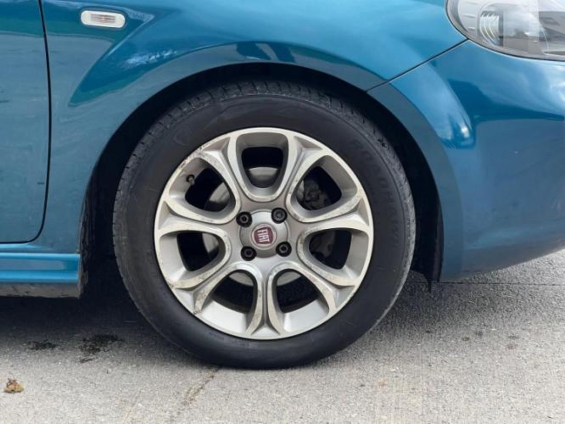 FIAT PUNTO 1.2 GBT 5DR >>--NO VAT ON HAMMER--<< - Image 18 of 32