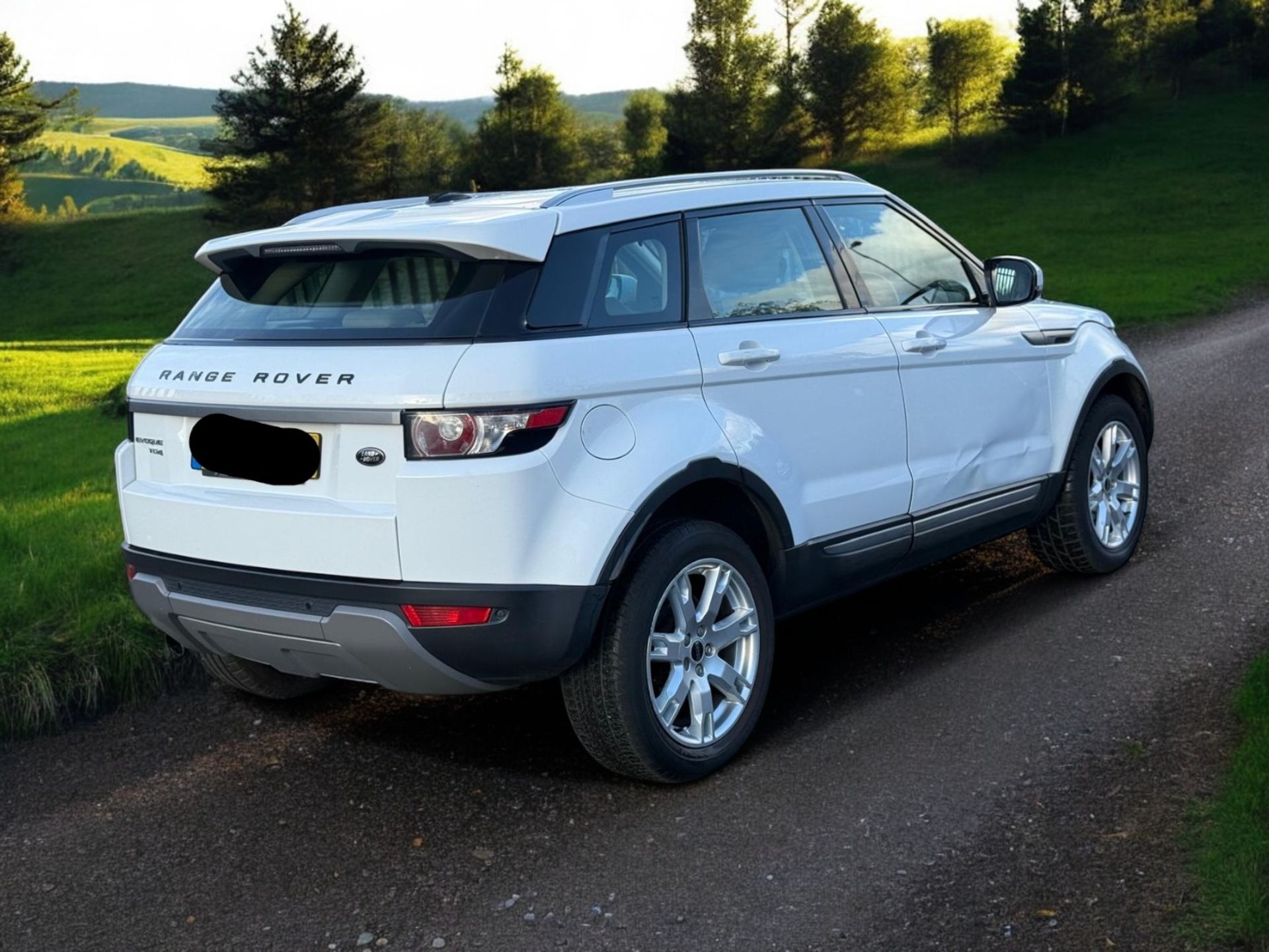 2012 LAND ROVER RANGE ROVER EVOQUE 2.2 TD4 PURE >>--NO VAT ON HAMMER--<< - Image 5 of 32