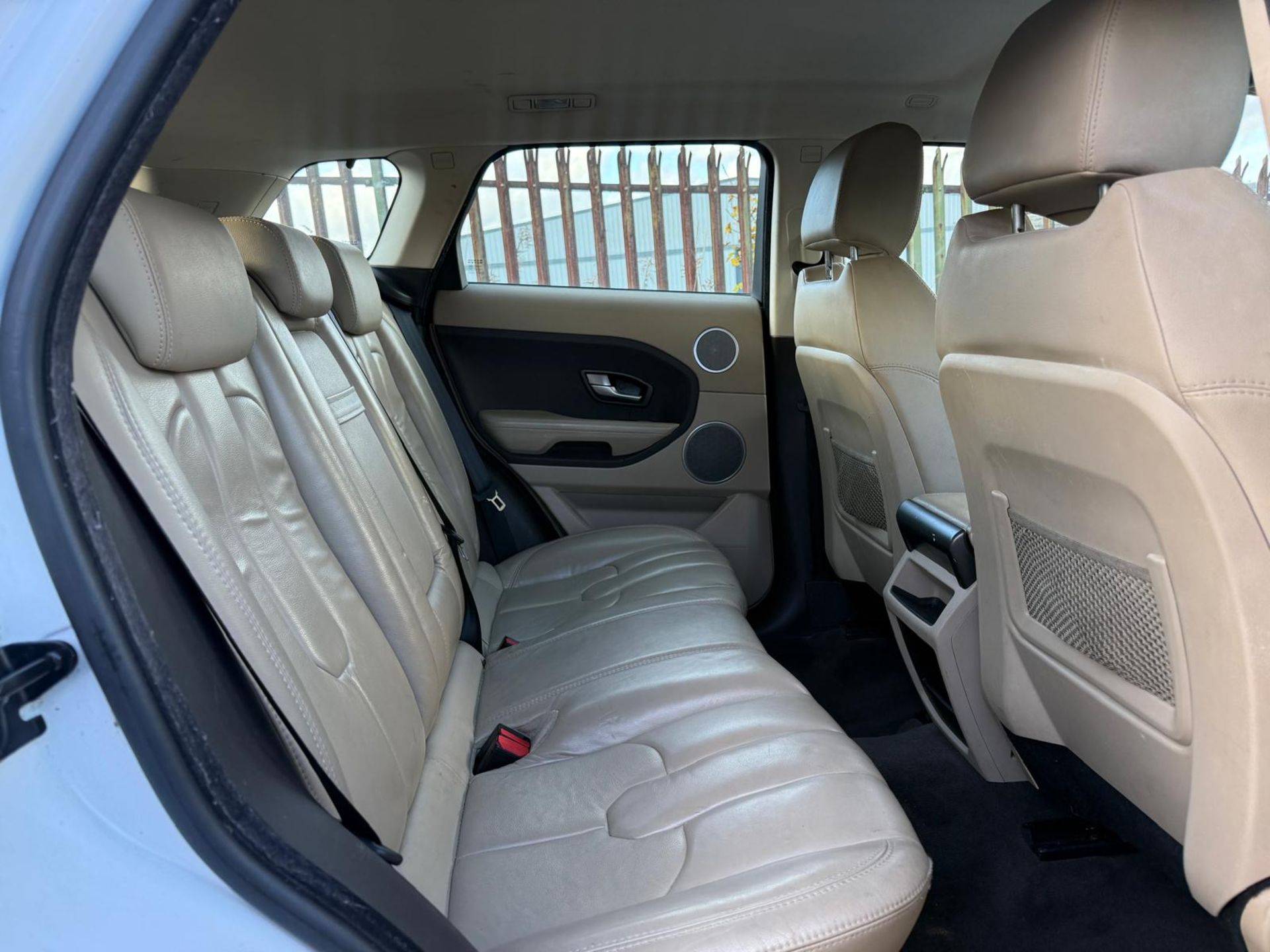 2012 LAND ROVER RANGE ROVER EVOQUE 2.2 TD4 PURE >>--NO VAT ON HAMMER--<< - Image 23 of 32