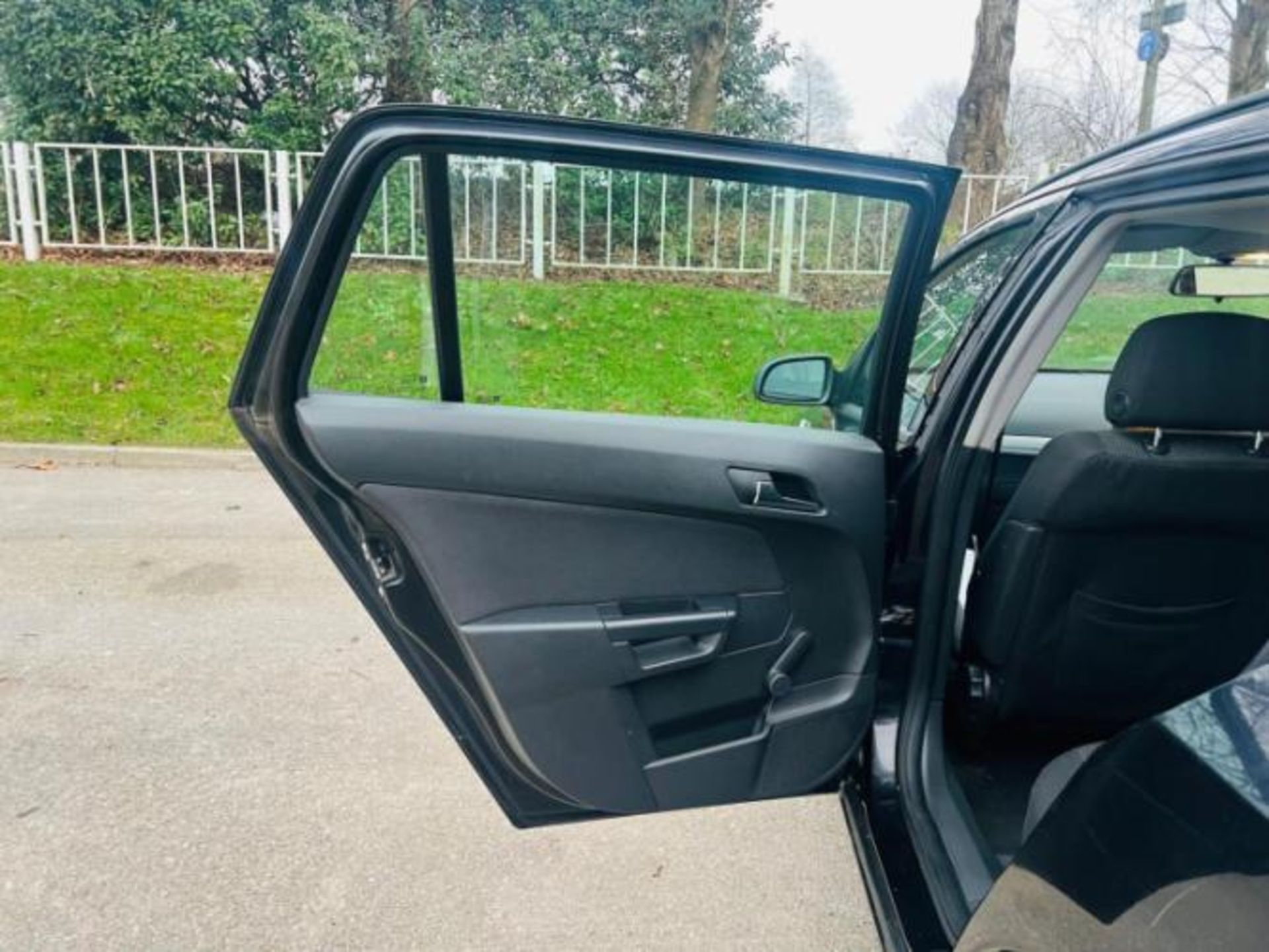 2007 VAUXHALL ASTRA 1.6I 16V SXI 5DR ESTATE >>--NO VAT ON HAMMER--<< - Image 26 of 28