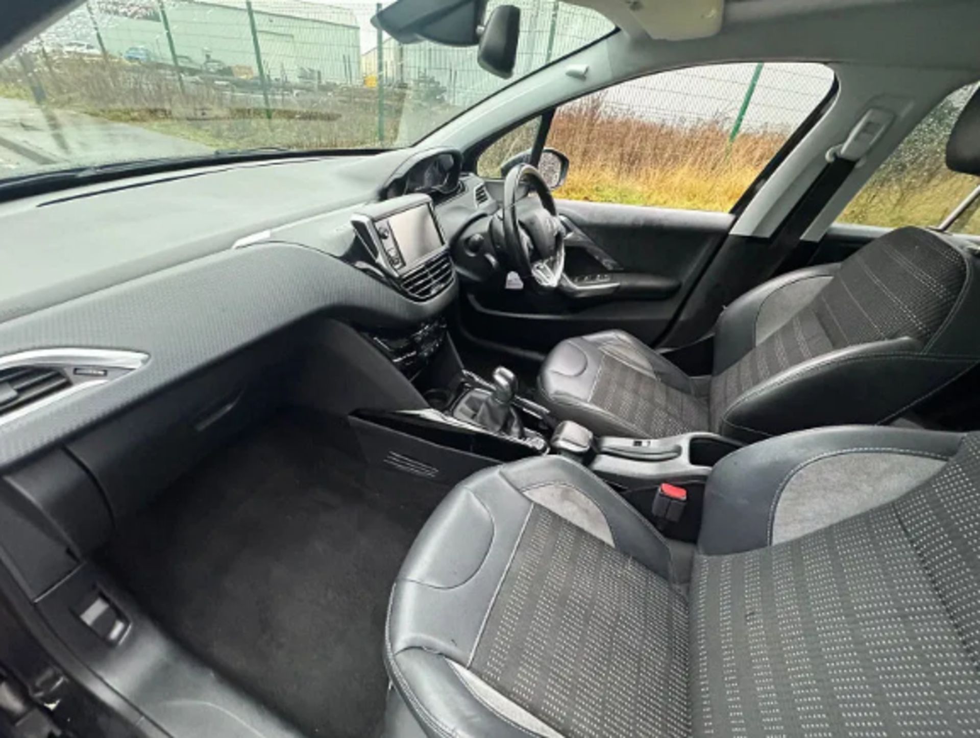 **(ONLY 90K MILEAGE)** 2016 PEUGEOT 2008 1.2 PURETECH ALLURE SUV >>--NO VAT ON HAMMER--<< - Image 16 of 21