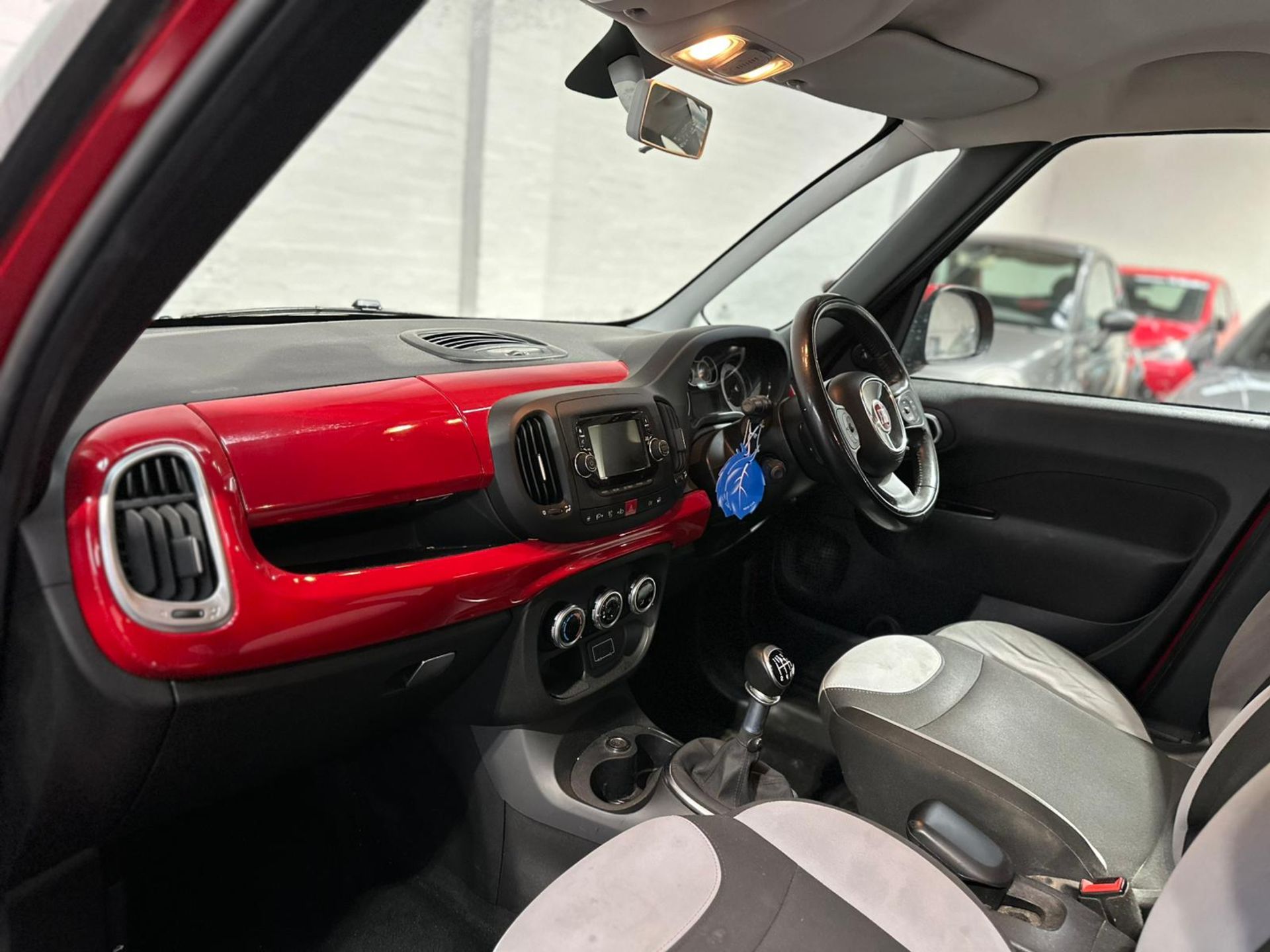 2017 FIAT 500L POP STAR – 1.4 PETROL – ULEZ COMPLIANT – GREAT SPEC >>--NO VAT ON HAMMER--<< - Image 28 of 36