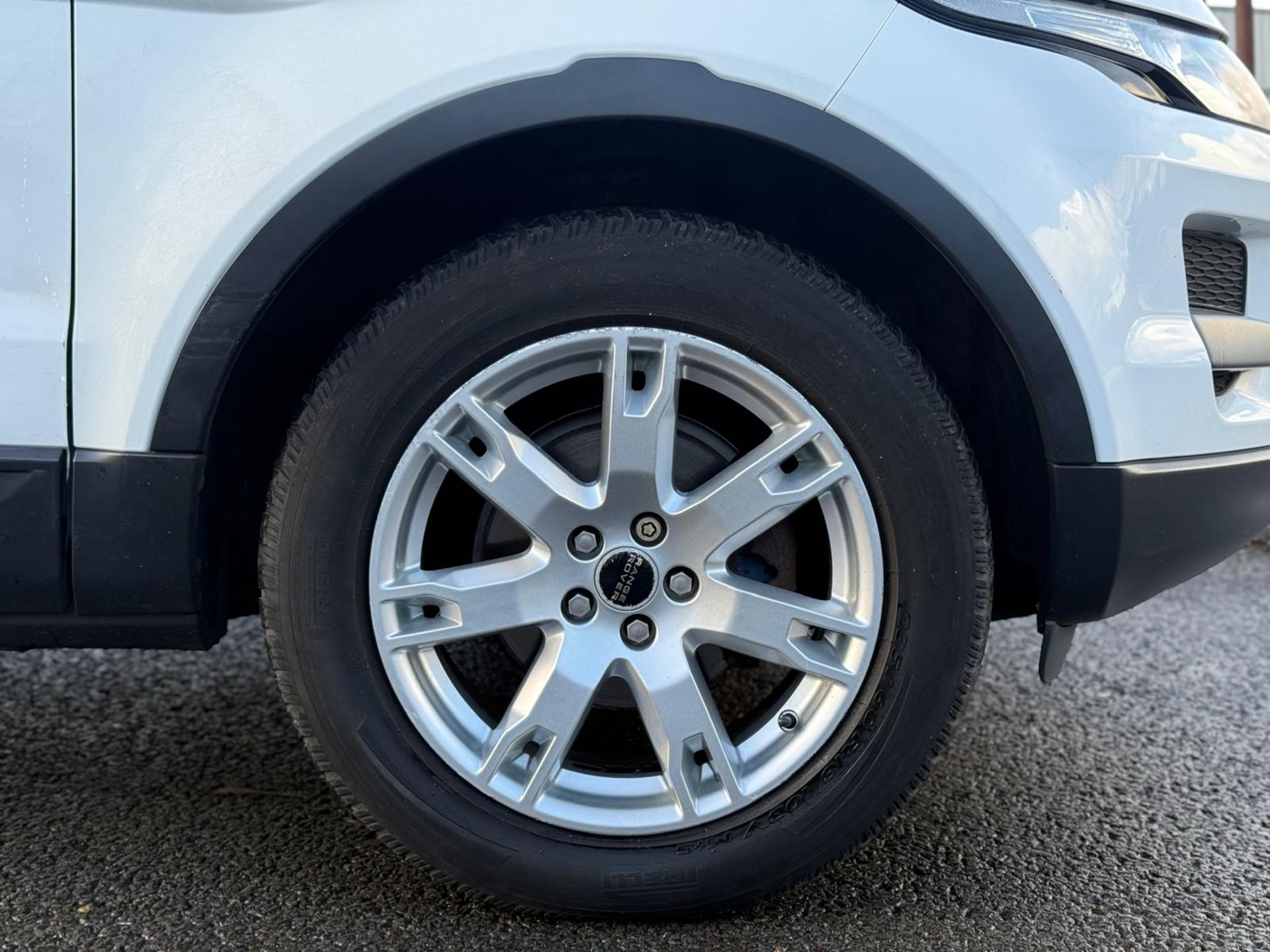 2012 LAND ROVER RANGE ROVER EVOQUE 2.2 TD4 PURE >>--NO VAT ON HAMMER--<< - Image 17 of 32
