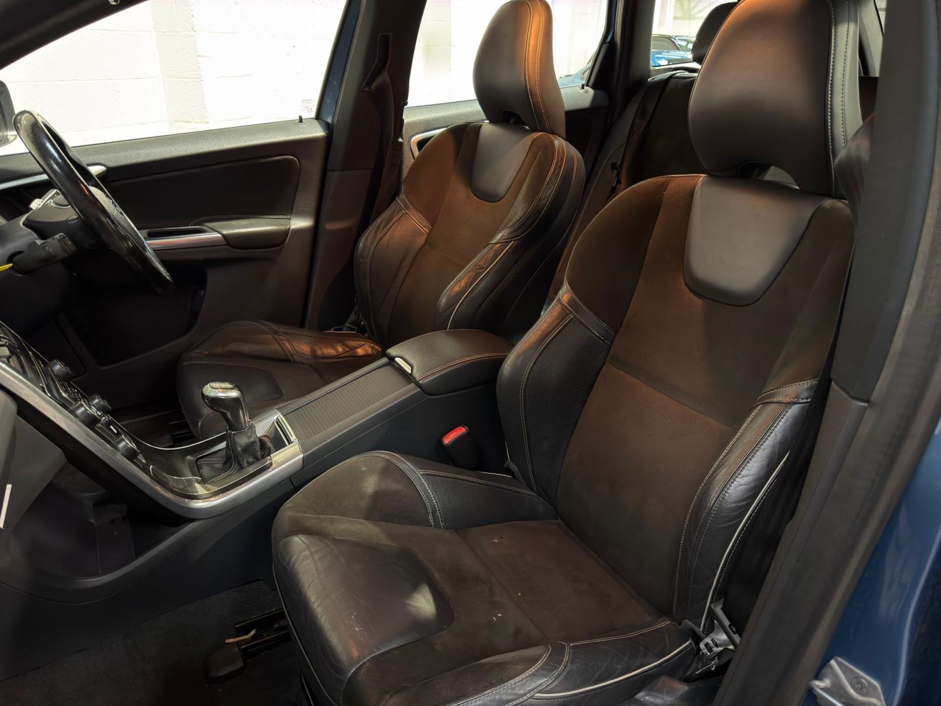 2015 VOLVO XC60 R-DESIGN D4 – BLUE >>--NO VAT ON HAMMER--<< - Image 43 of 46