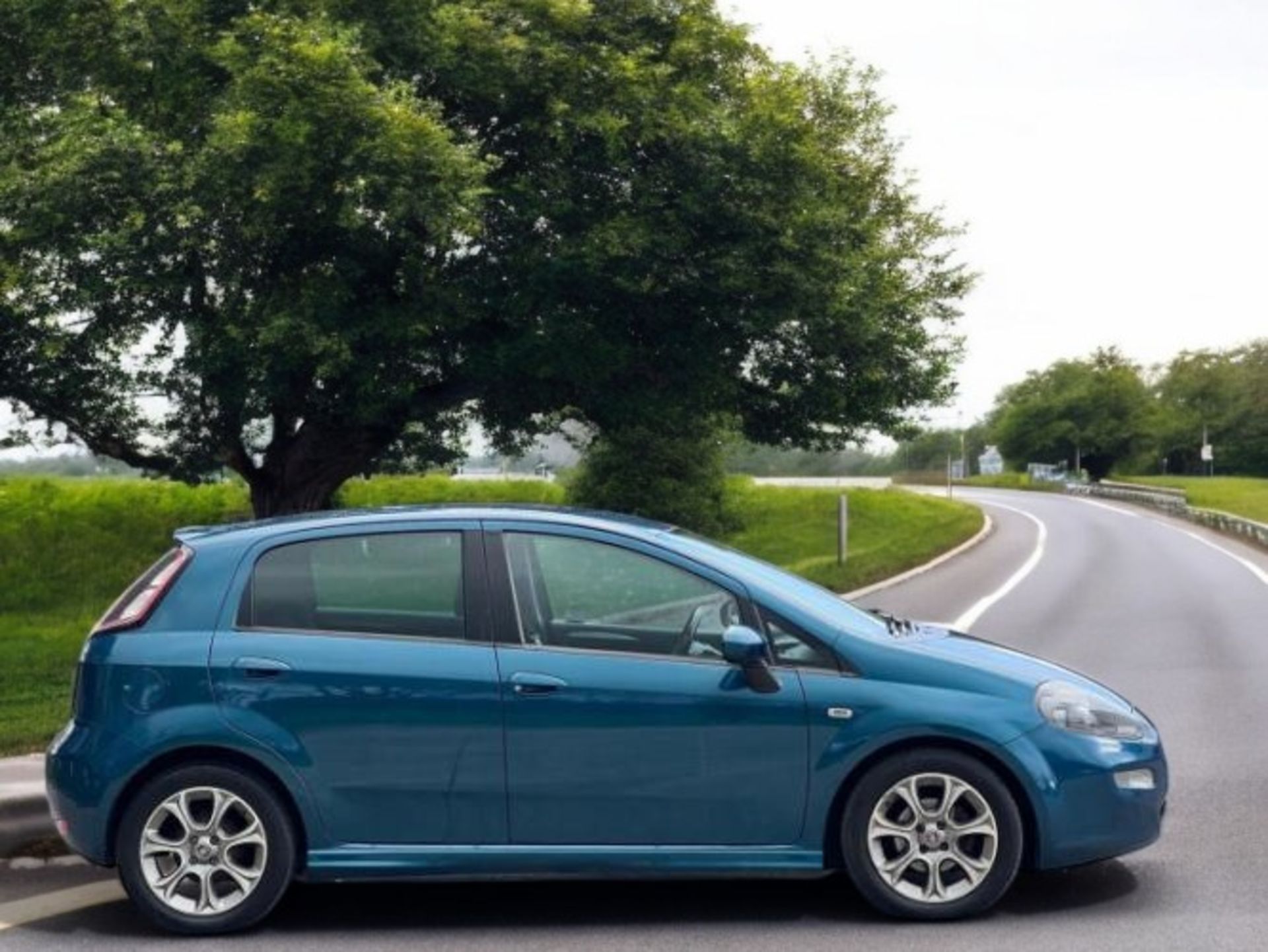 FIAT PUNTO 1.2 GBT 5DR >>--NO VAT ON HAMMER--<< - Image 3 of 32