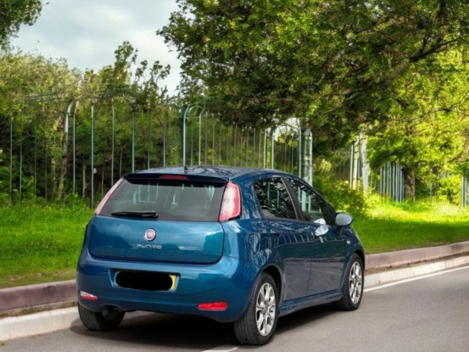 FIAT PUNTO 1.2 GBT 5DR >>--NO VAT ON HAMMER--<< - Image 4 of 32