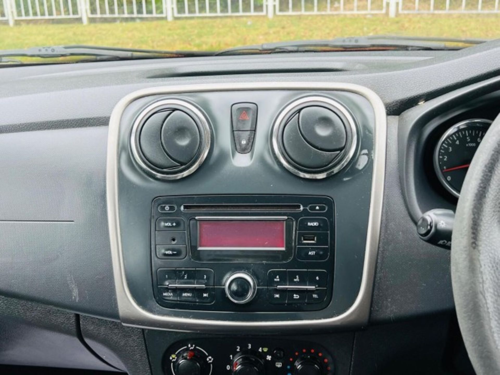 2014 DACIA SANDERO STEPWAY 1.5 DCI AMBIANCE 5DR>>--NO VAT ON HAMMER--<< - Image 30 of 36