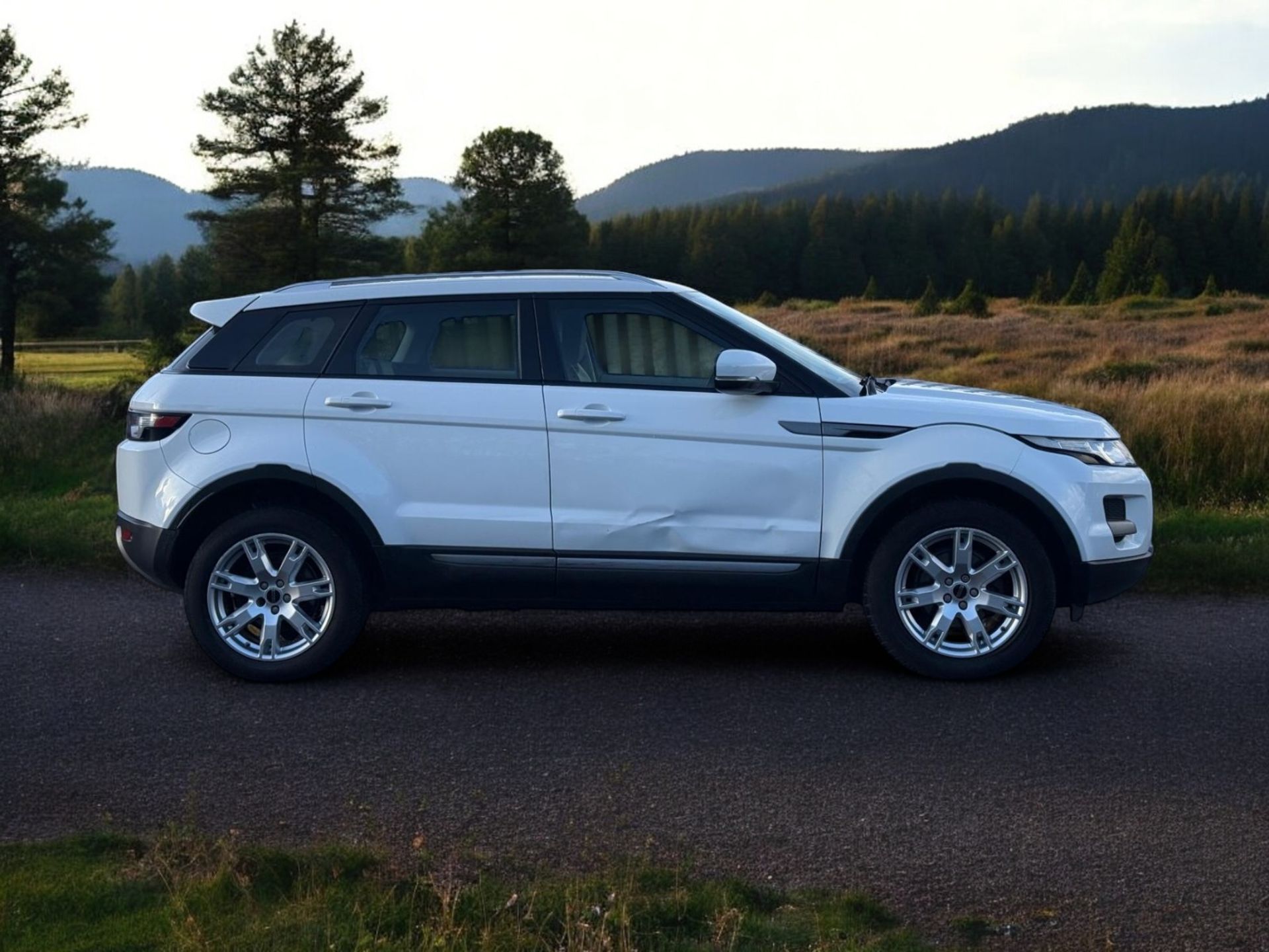 2012 LAND ROVER RANGE ROVER EVOQUE 2.2 TD4 PURE >>--NO VAT ON HAMMER--<< - Image 9 of 32