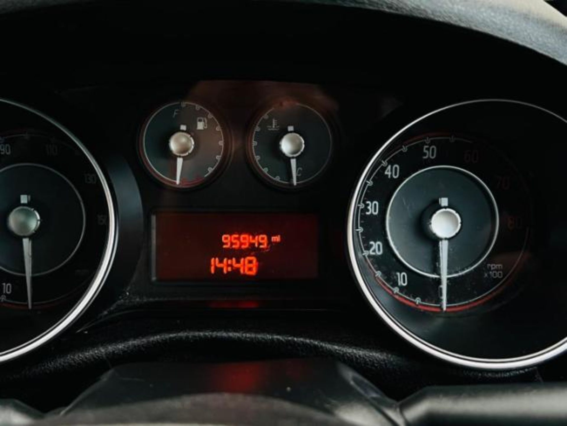 FIAT PUNTO 1.2 GBT 5DR >>--NO VAT ON HAMMER--<< - Image 12 of 32