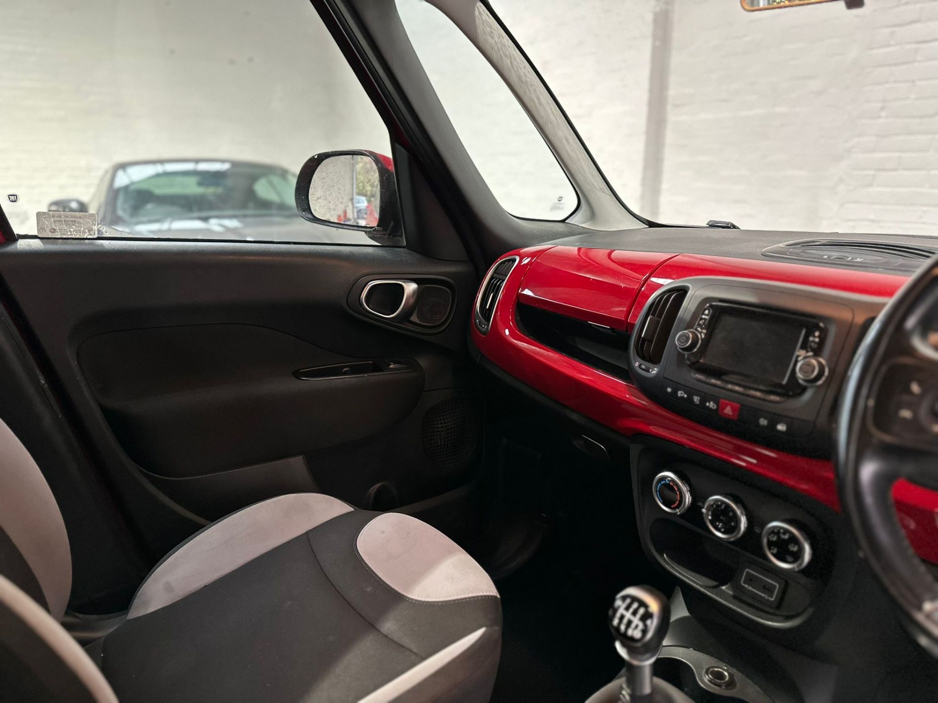 2017 FIAT 500L POP STAR – 1.4 PETROL – ULEZ COMPLIANT – GREAT SPEC >>--NO VAT ON HAMMER--<< - Image 25 of 36