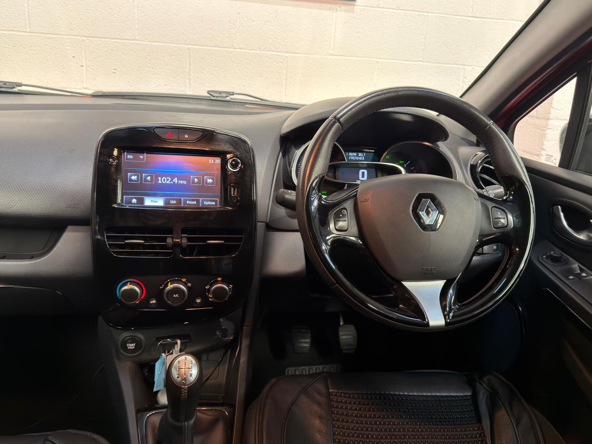2015 RENAULT CLIO 0.9 TCE DYNAMIQUE MEDIANAV – £20 TAX – 71K MILES >>--NO VAT ON HAMMER--<< - Image 27 of 41