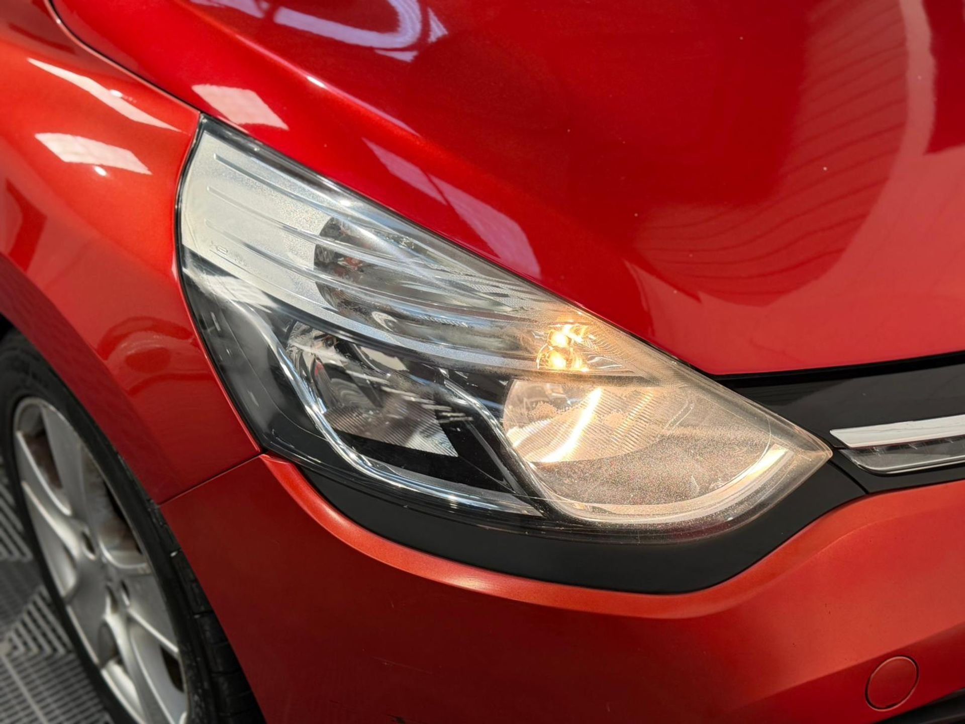 2015 RENAULT CLIO 0.9 TCE DYNAMIQUE MEDIANAV – £20 TAX – 71K MILES >>--NO VAT ON HAMMER--<< - Image 21 of 41