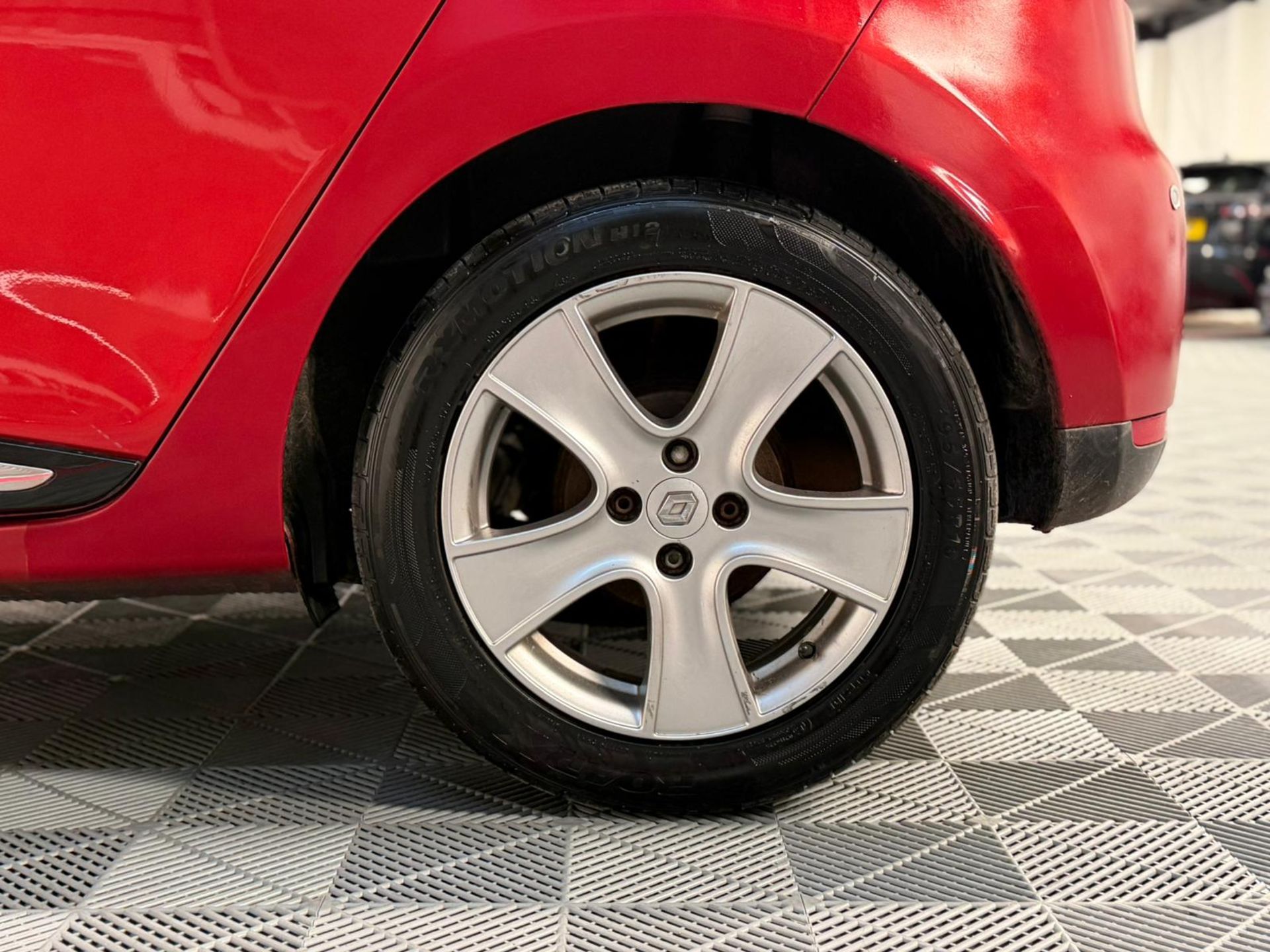 2015 RENAULT CLIO 0.9 TCE DYNAMIQUE MEDIANAV – £20 TAX – 71K MILES >>--NO VAT ON HAMMER--<< - Image 40 of 41